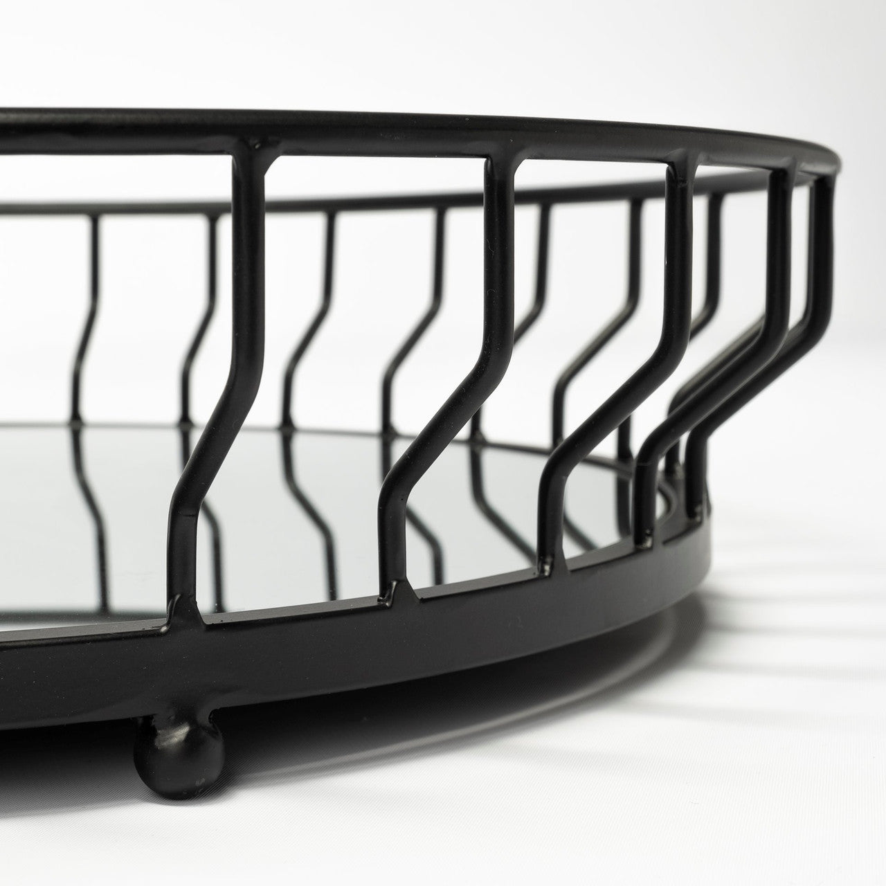 Helena 20L x 20W Black Metal Mirrored Bottom Round Serving Tray