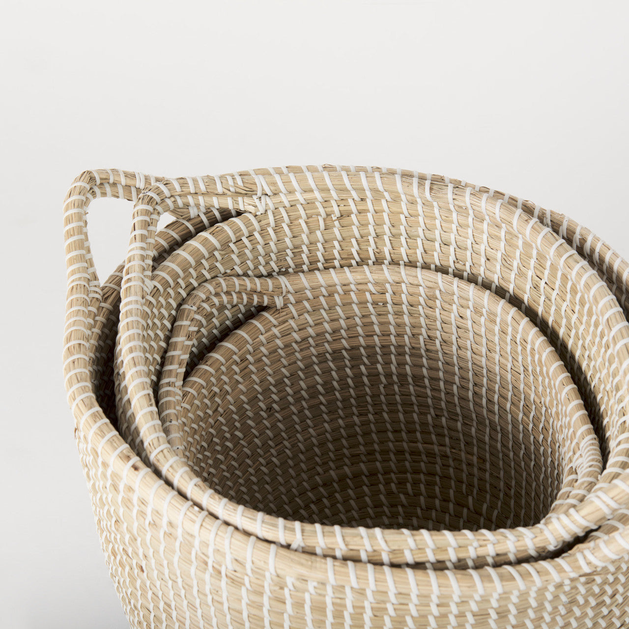 Maddie 13.8L x 13.8W X 15.0H (Set of 3) Light Brown W/Black Dipped Seagrass Round Basket W/ Handle