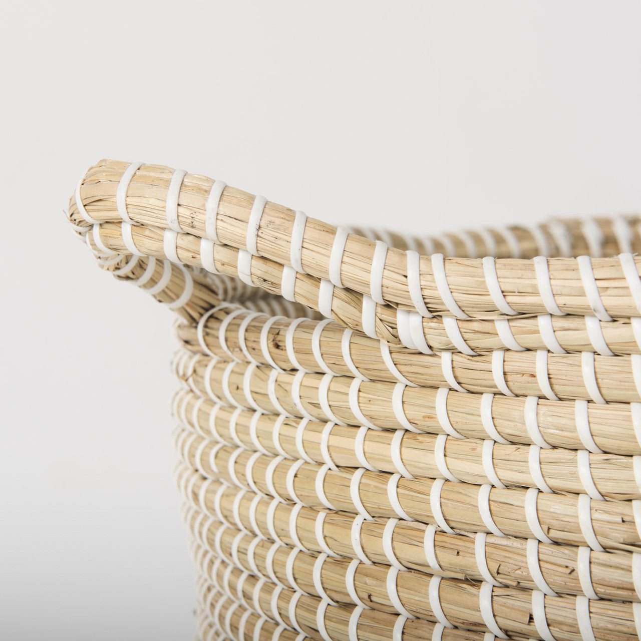 Maddie 13.8L x 13.8W X 15.0H (Set of 3) Light Brown W/Black Dipped Seagrass Round Basket W/ Handle
