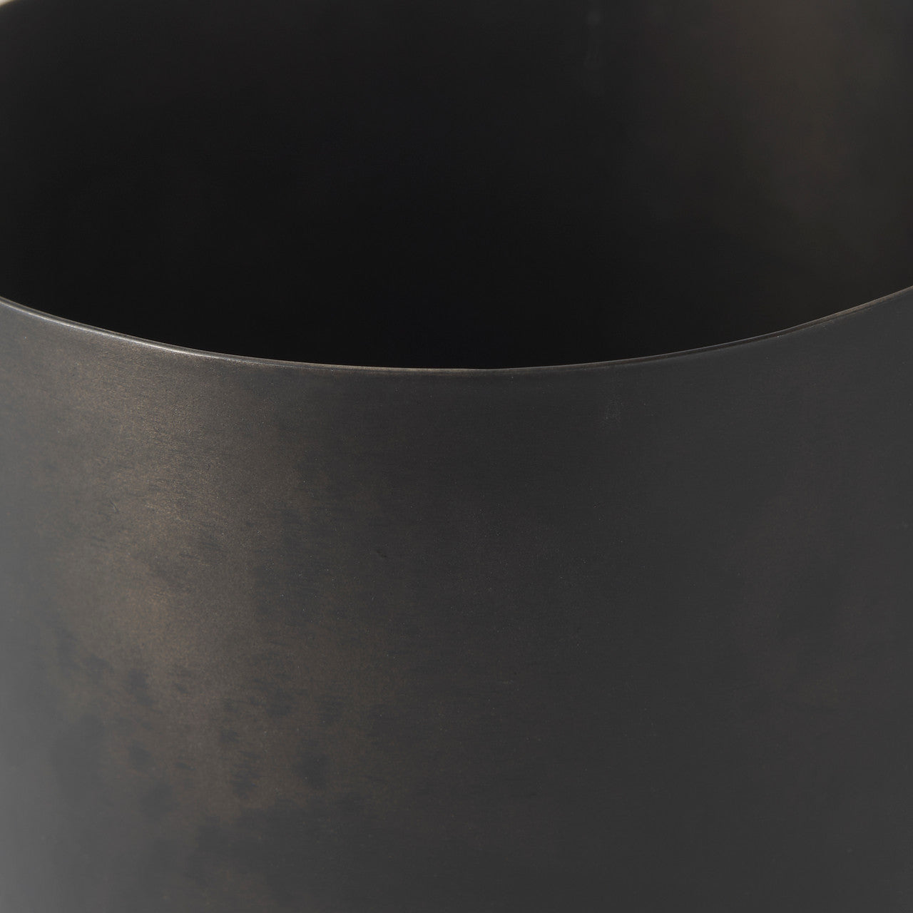 Juno 6.5H Medium Black Iron Vase