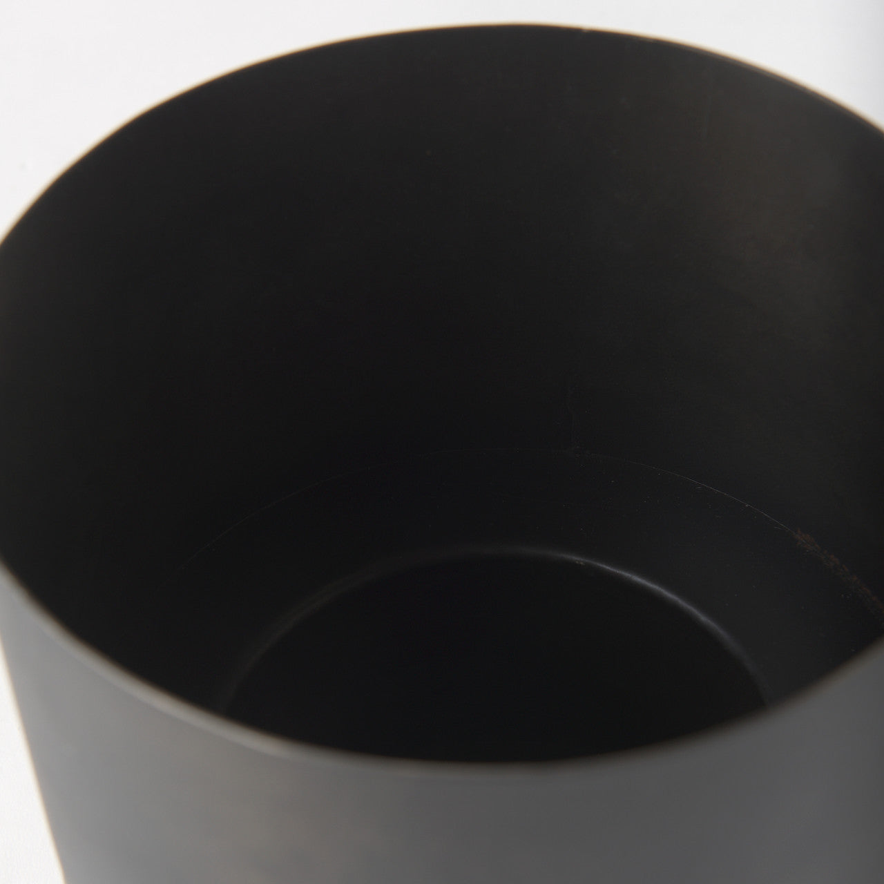 Juno 6.5H Medium Black Iron Vase