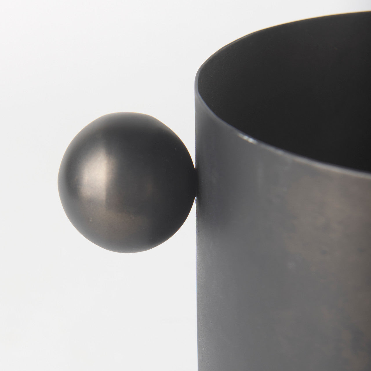 Juno 6.5H Medium Black Iron Vase