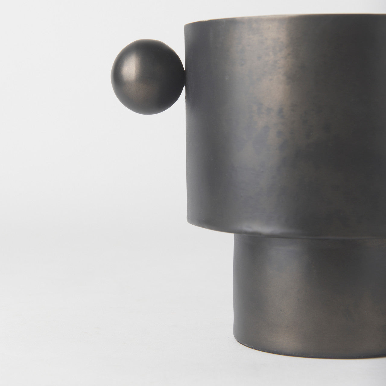Juno 6.5H Medium Black Iron Vase