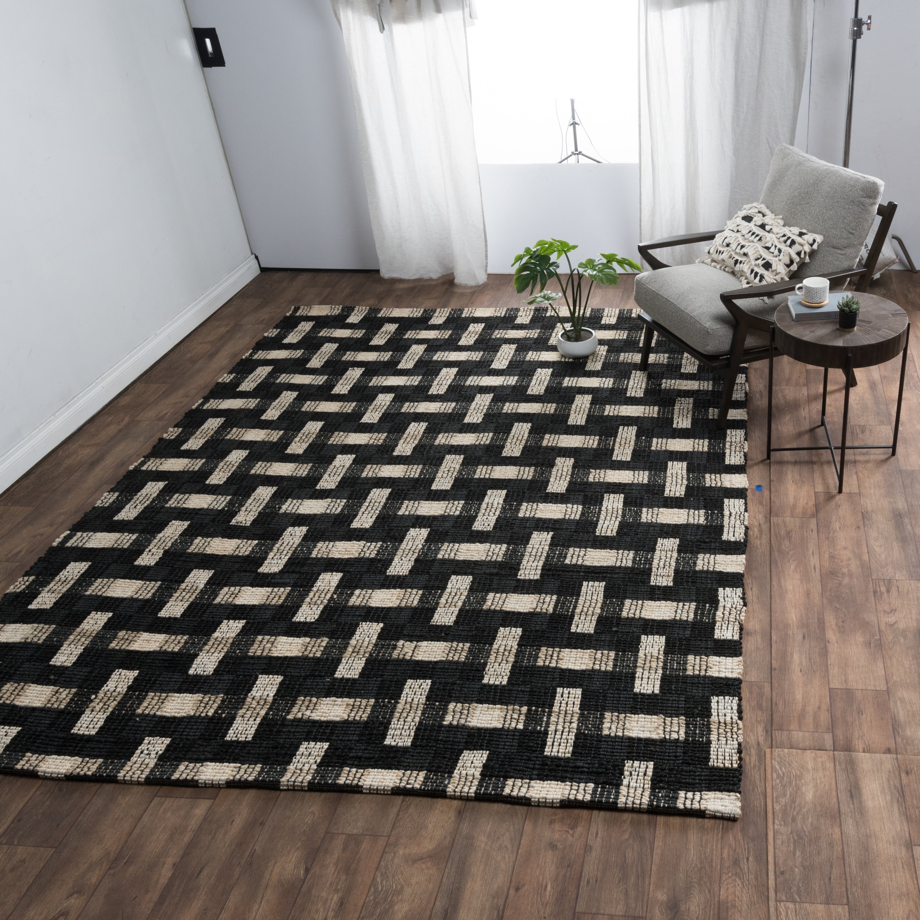 Preston Rug - Black/Ivory - 2'x3'
