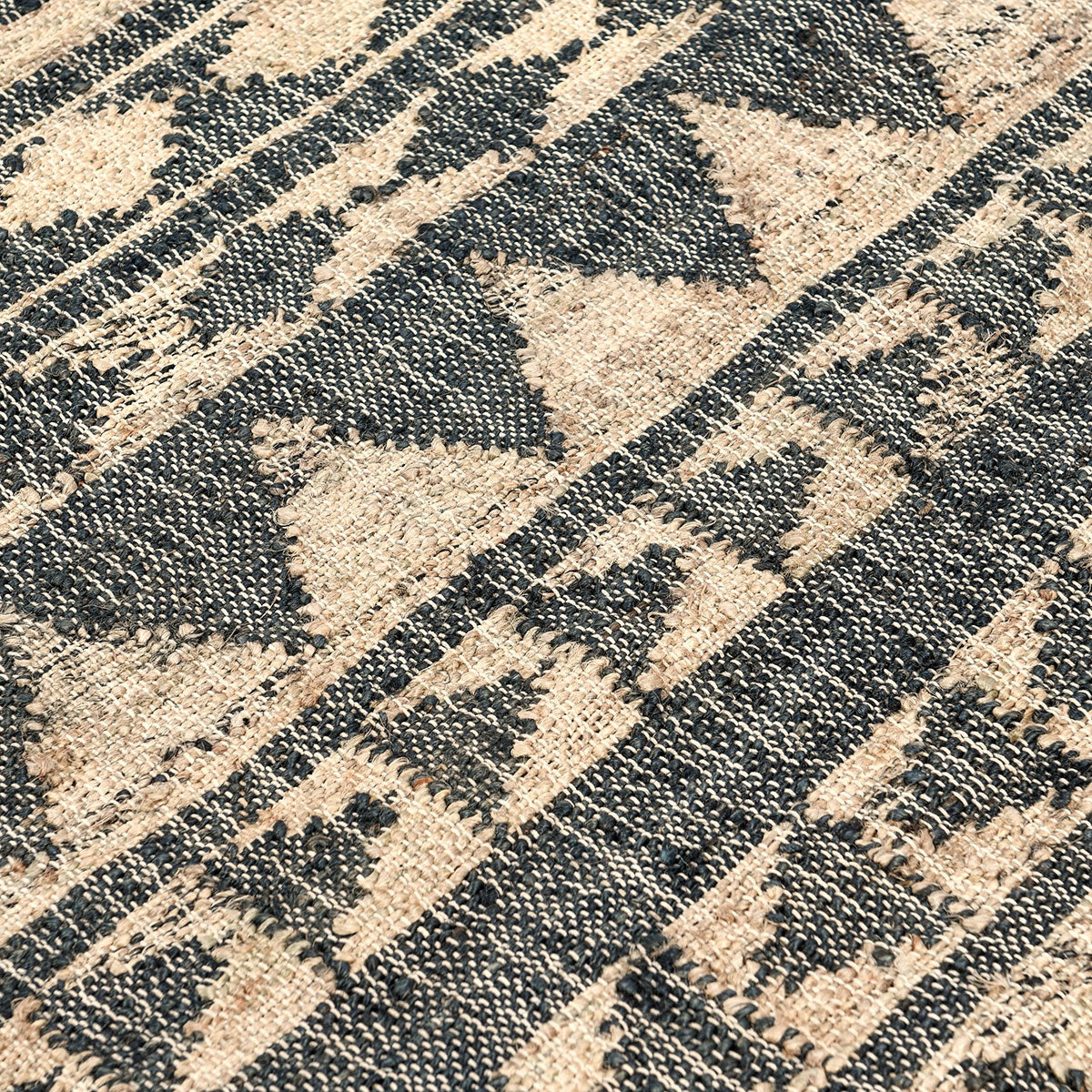 Solana Distressed Rug - Black Natural - 2'x3'