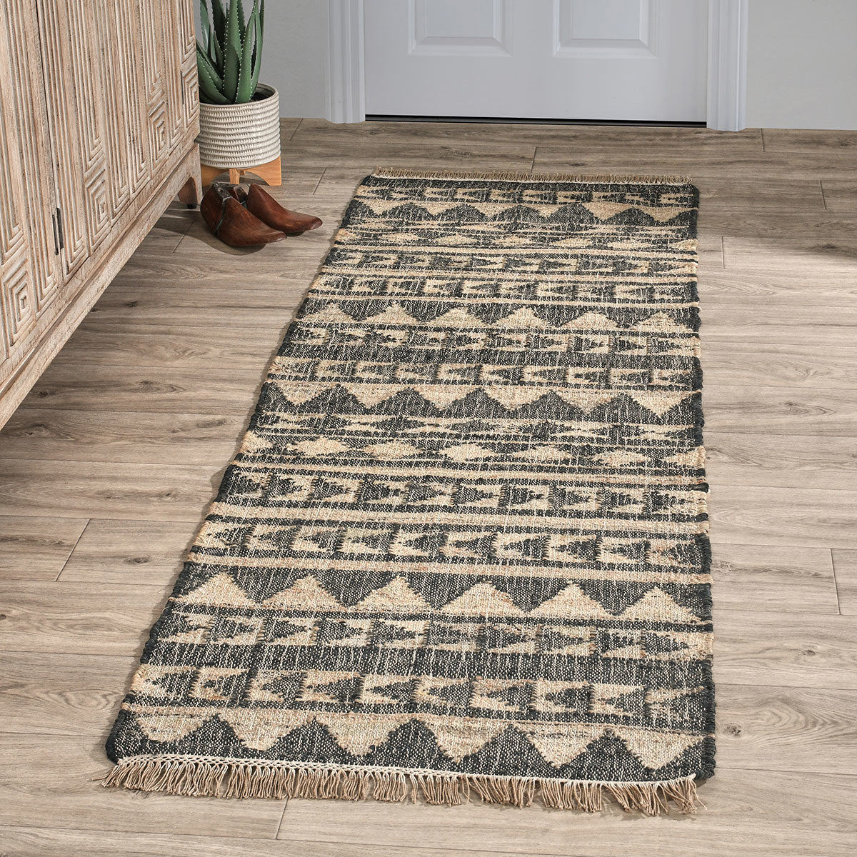 Solana Distressed Rug - Black Natural - 2'x3'