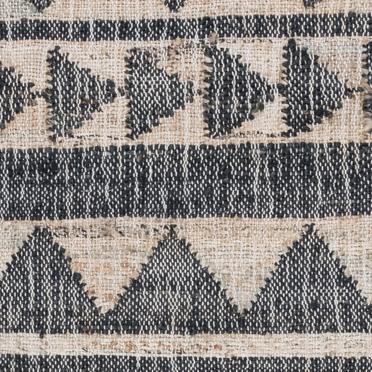 Solana Distressed Rug - Black Natural - 2'x3'