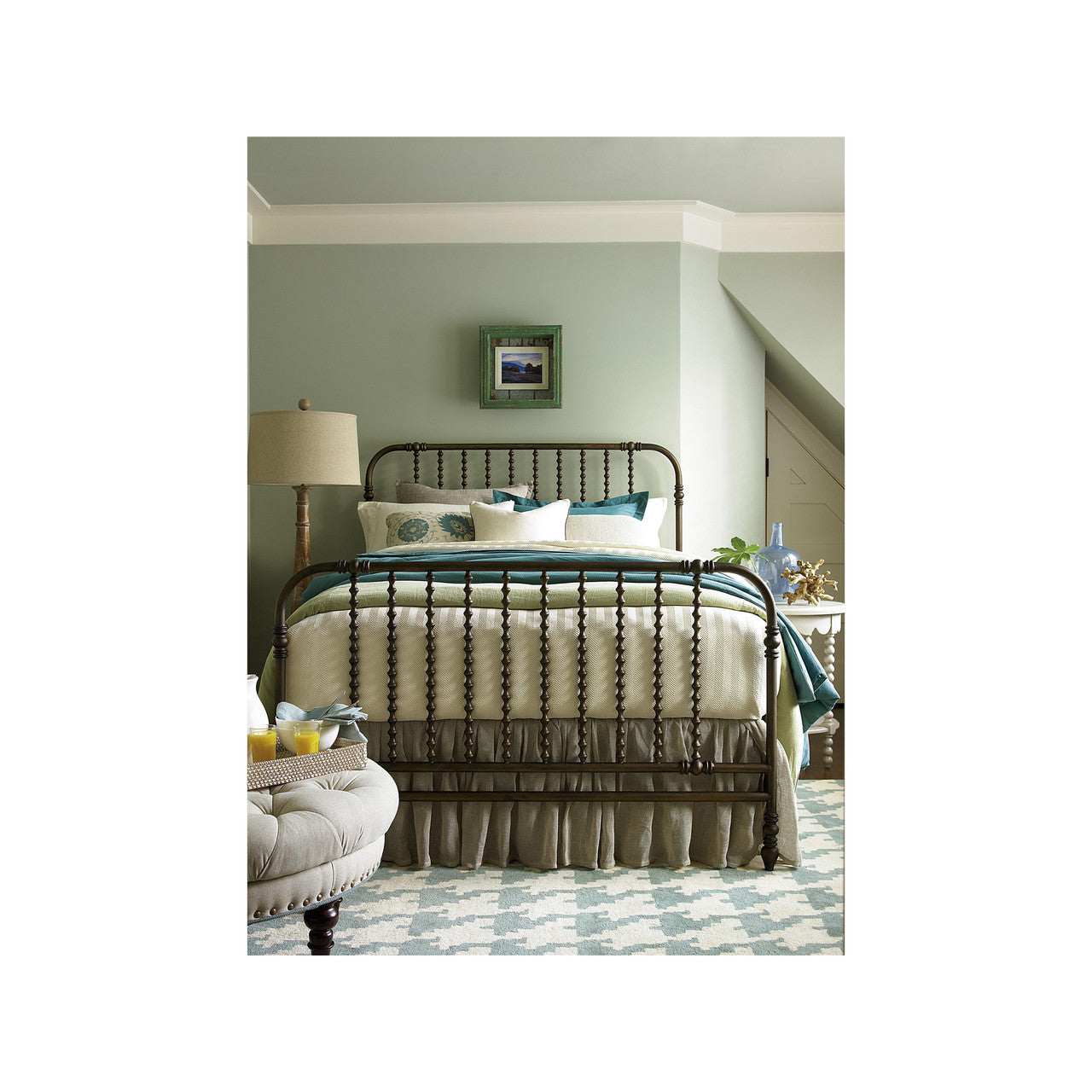 The Guest Room Bed 6/6