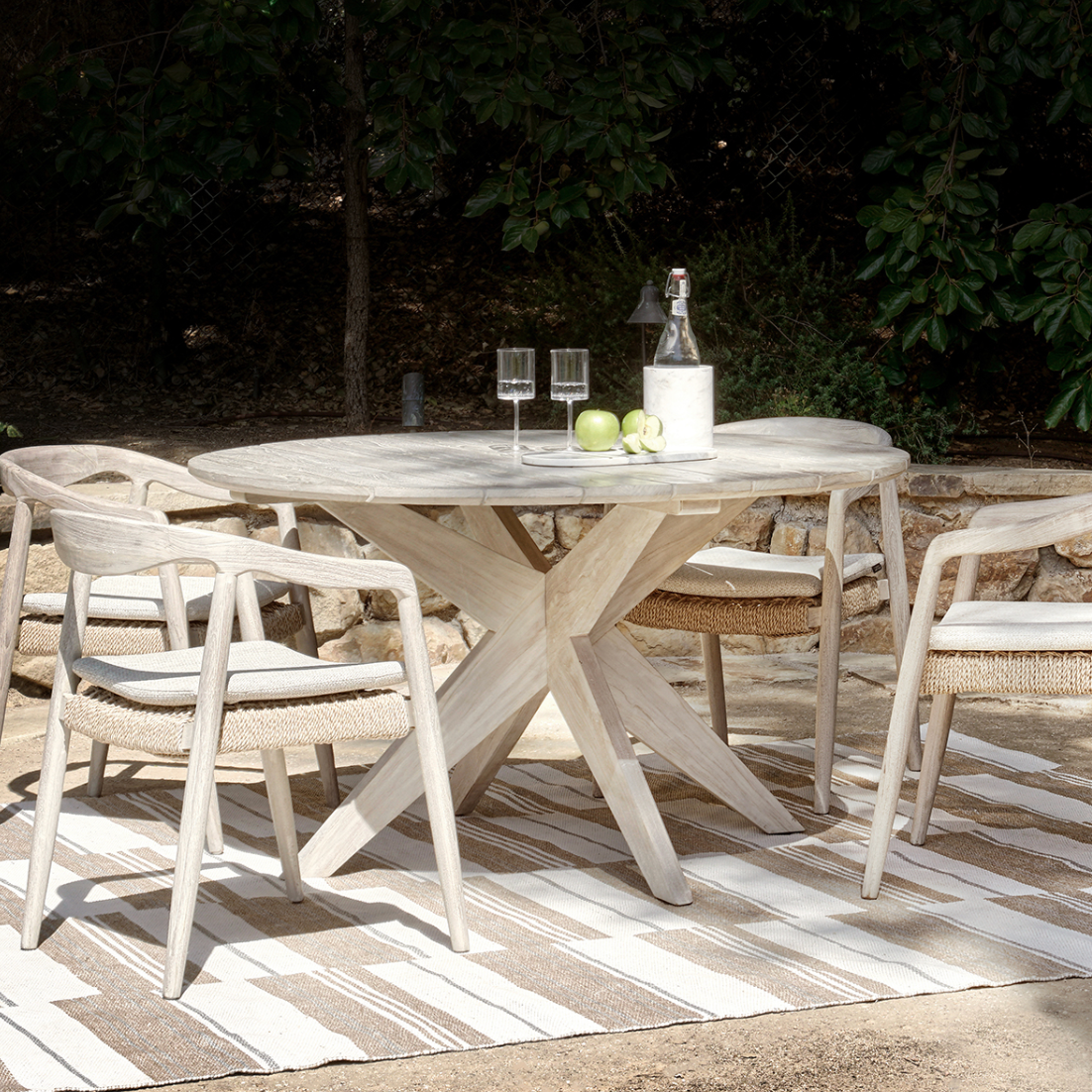 Alameda Outdoor Round Dining Table in Gray 53"