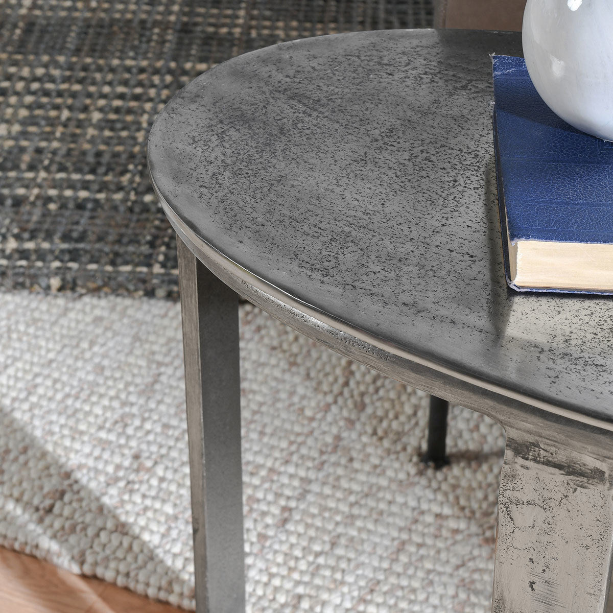 Flores Cast Aluminum Oval End Table