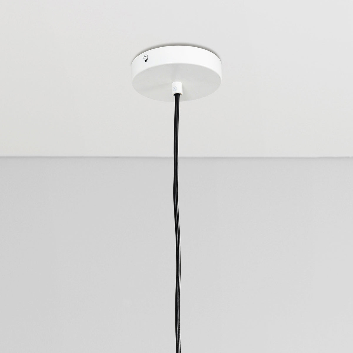 Shelly Pendant - White - Medium