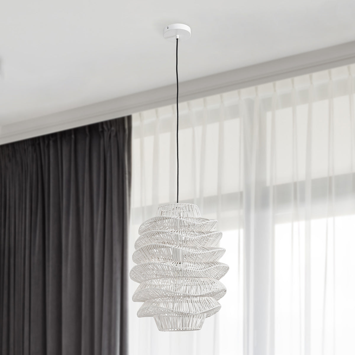 Shelly Pendant - White - Medium