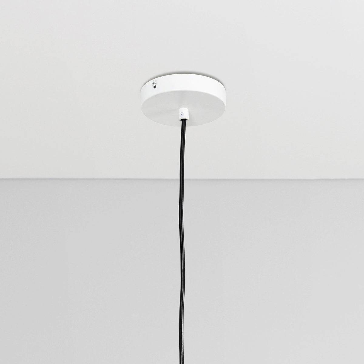 Shelly Pendant - White - Medium