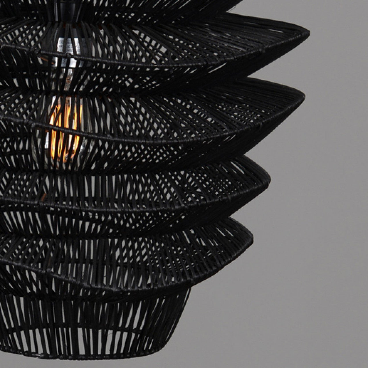 Shelly Medium Black Pendant