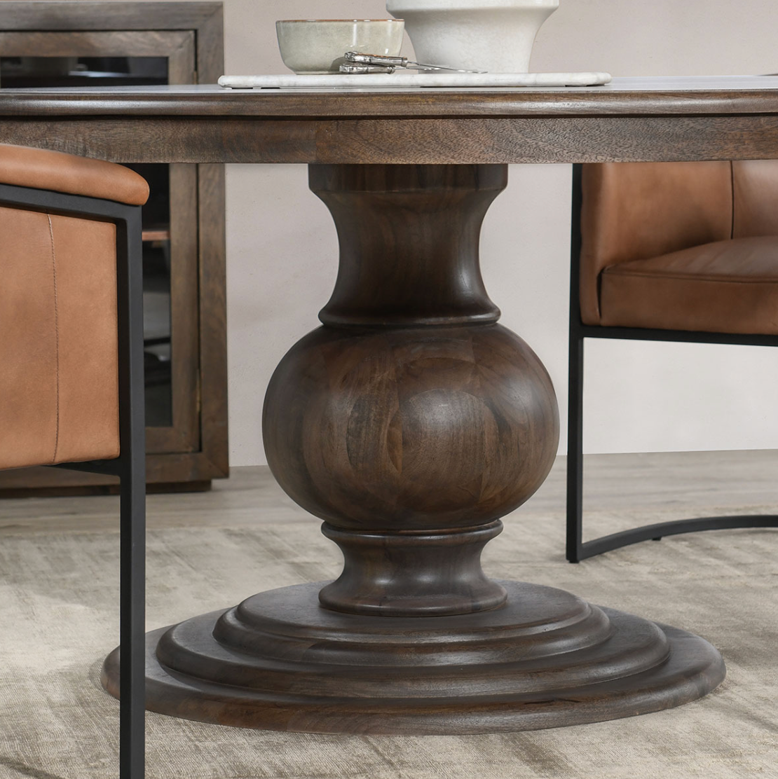Amsterdam 60" Round Pedestal Dining Table