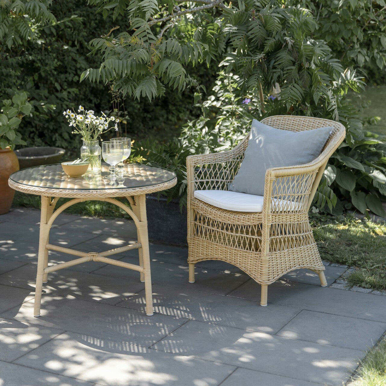 Victoria 31.5" Round Cafe Table w/Glass Top by Sika Design - view 2