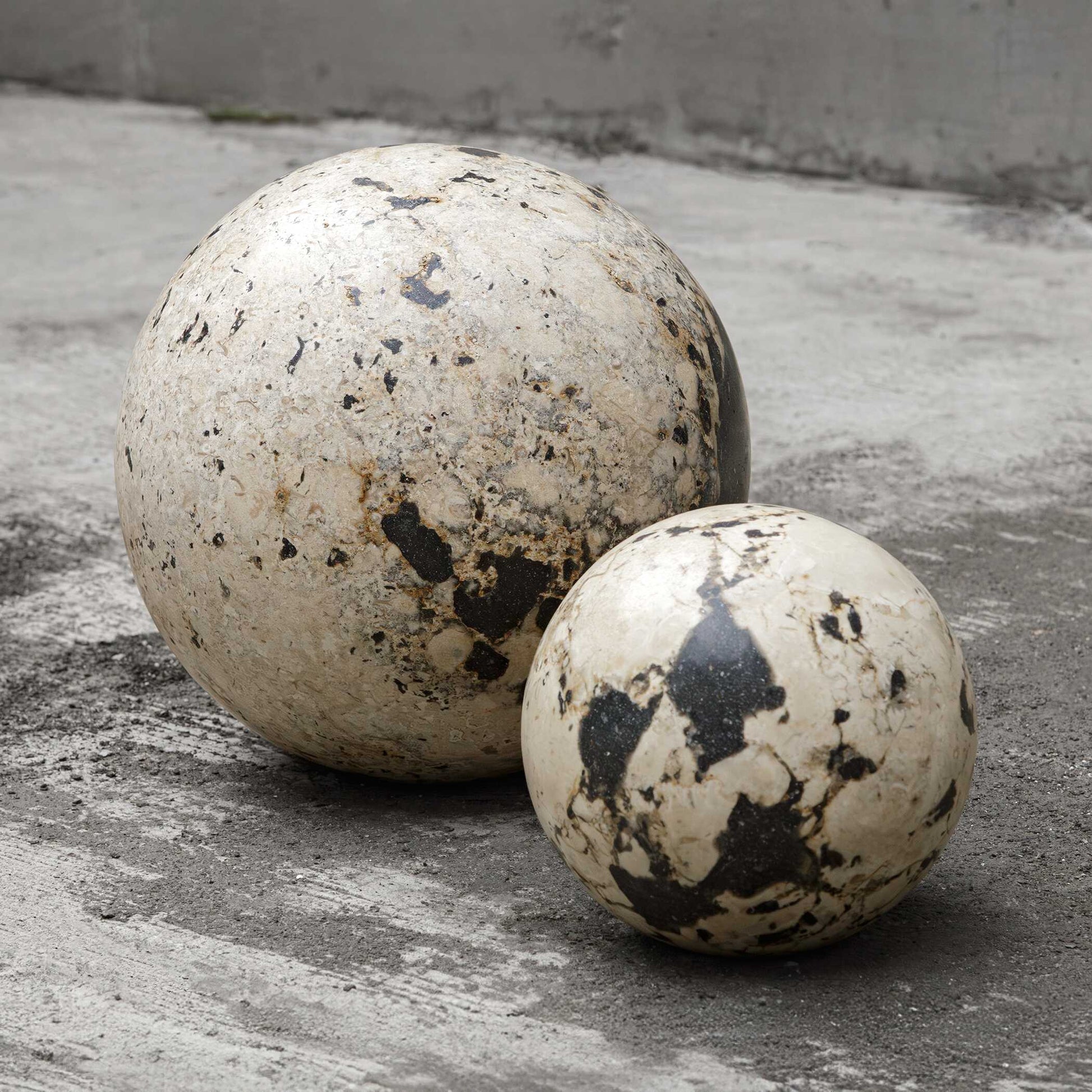 Uttermost Nouveau Indoor-Outdoor Spheres Set/2