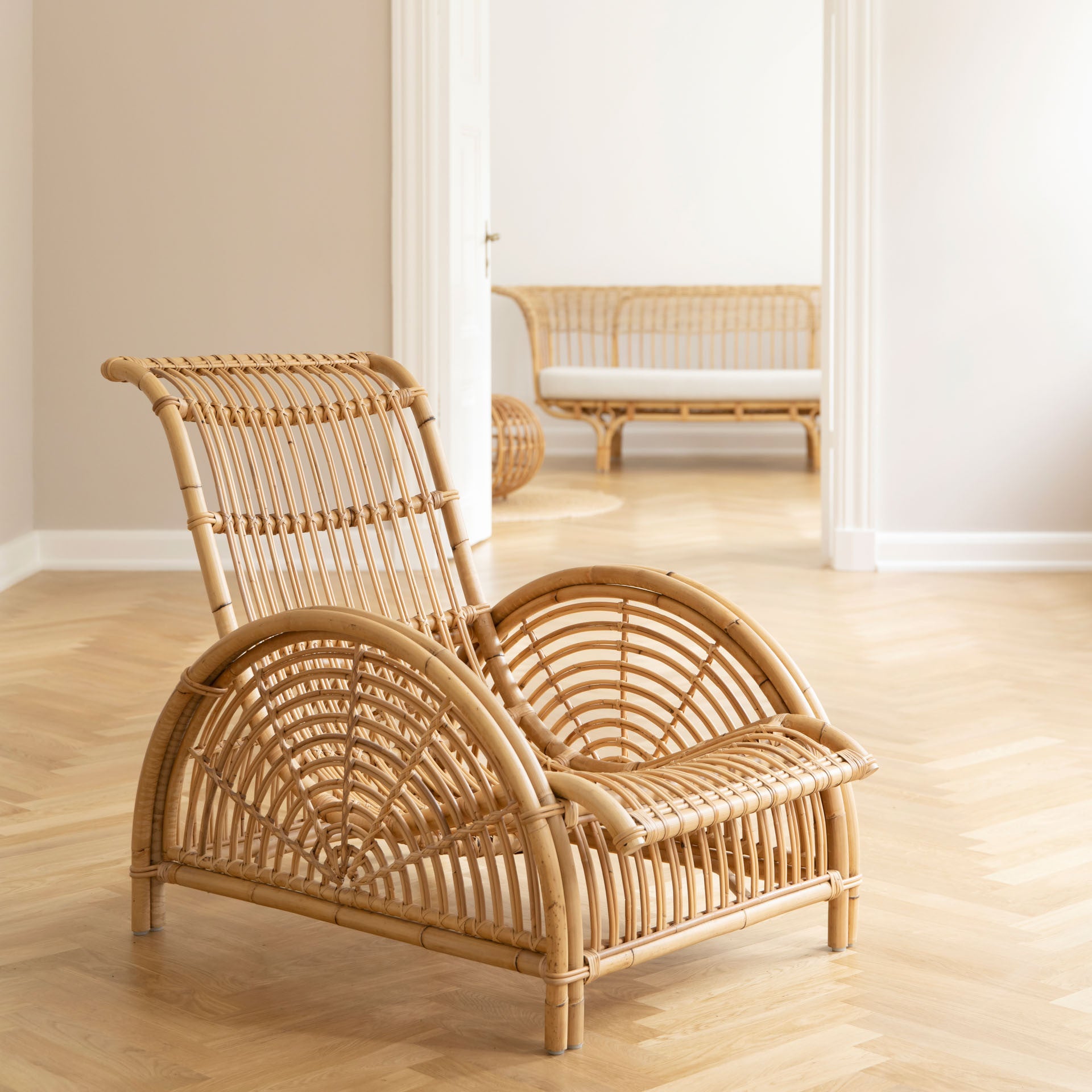 Arne Jacobsen Paris Chair by Sika Design - view 3