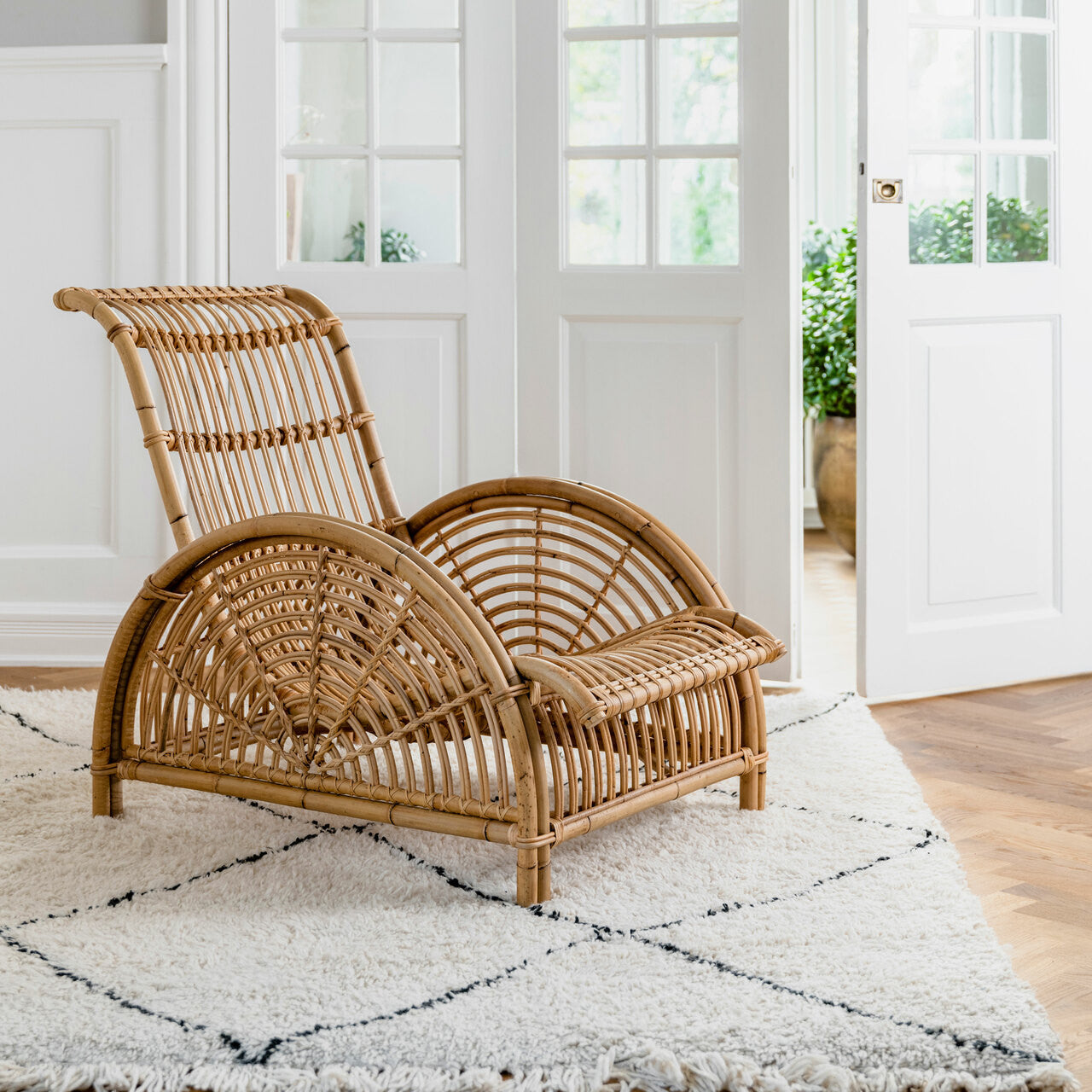 Arne Jacobsen Paris Chair by Sika Design - view 2
