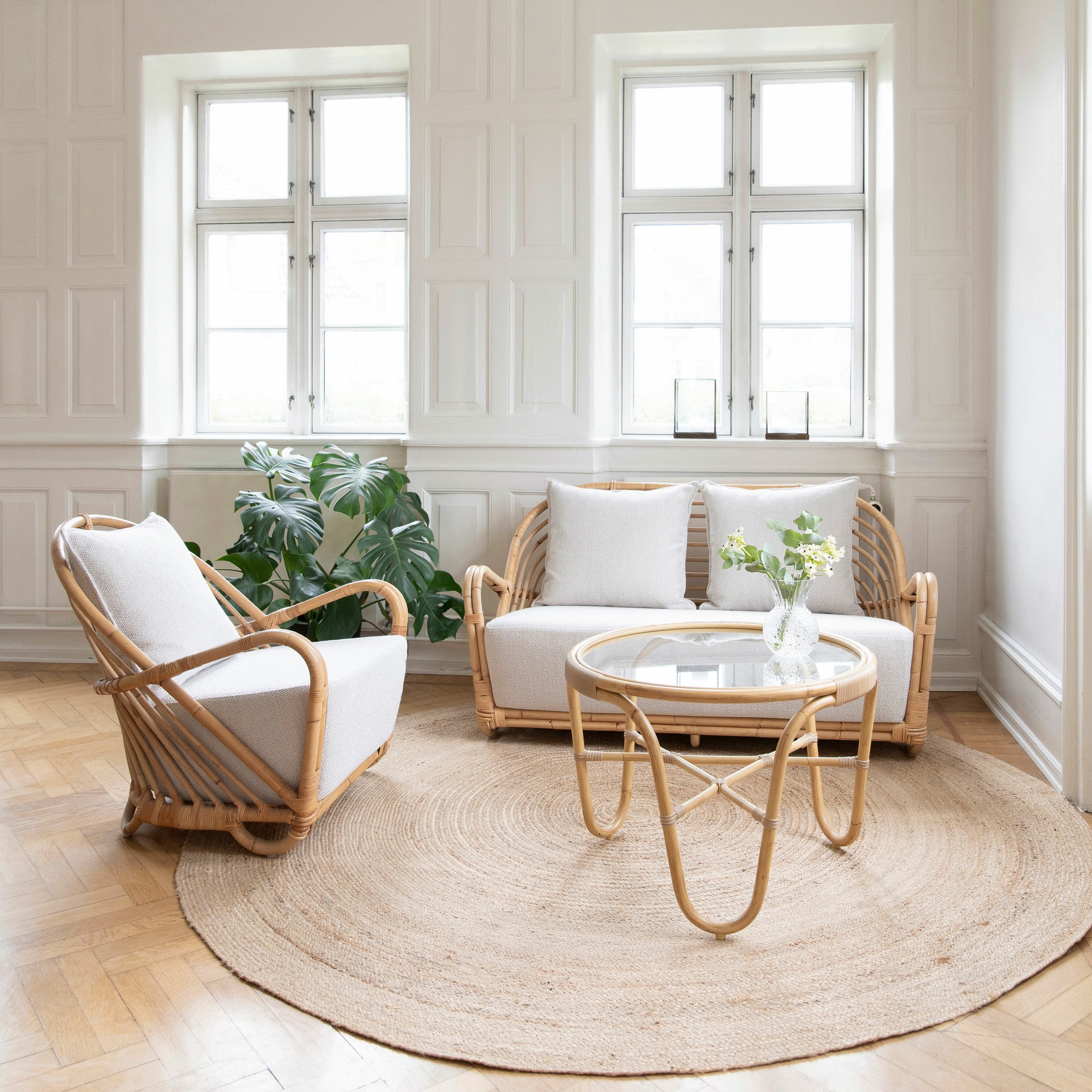 Arne Jacobsen Charlottenborg Chair by Sika Design - view 3