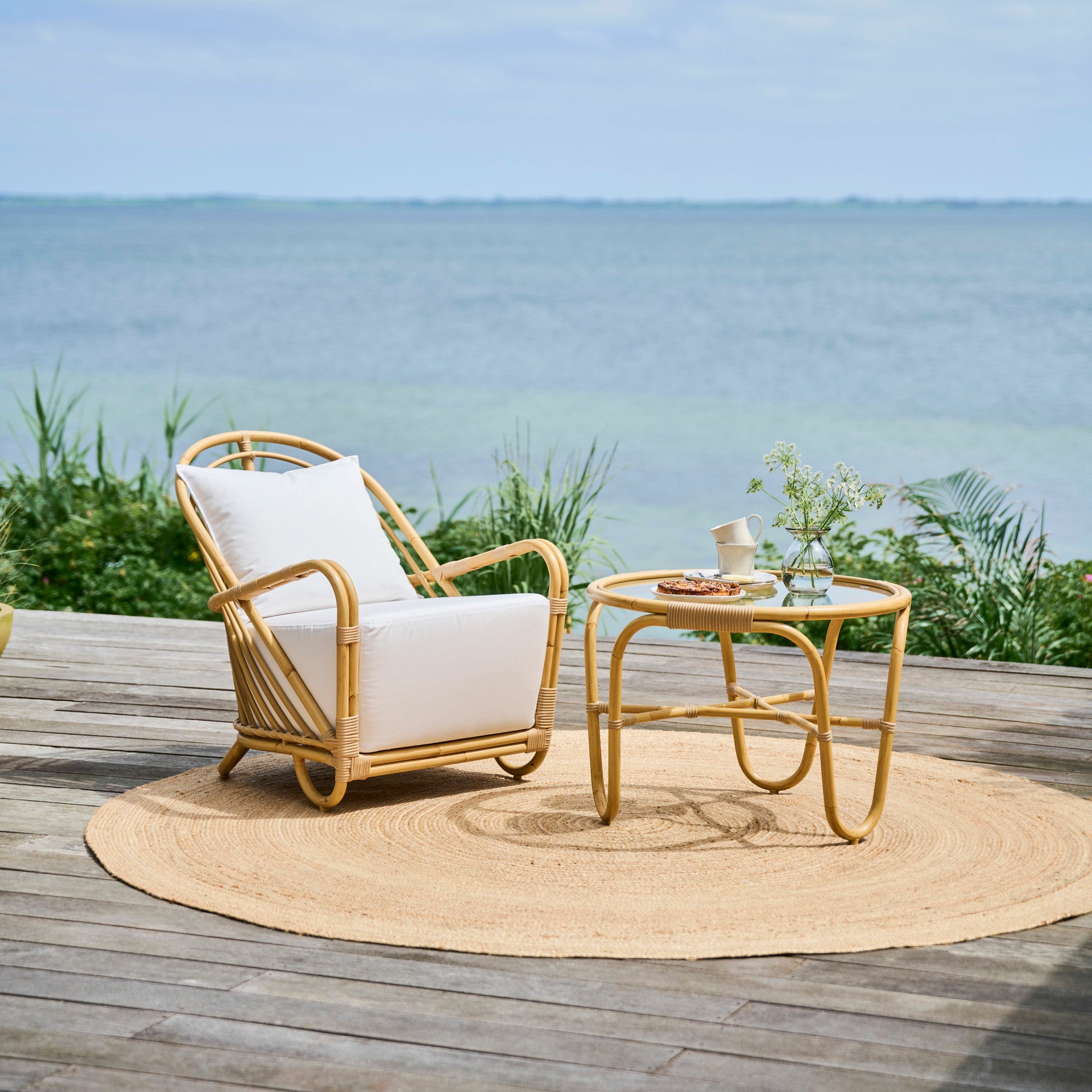 Arne Jacobsen Charlottenborg Table Exterior by Sika Design - view 2