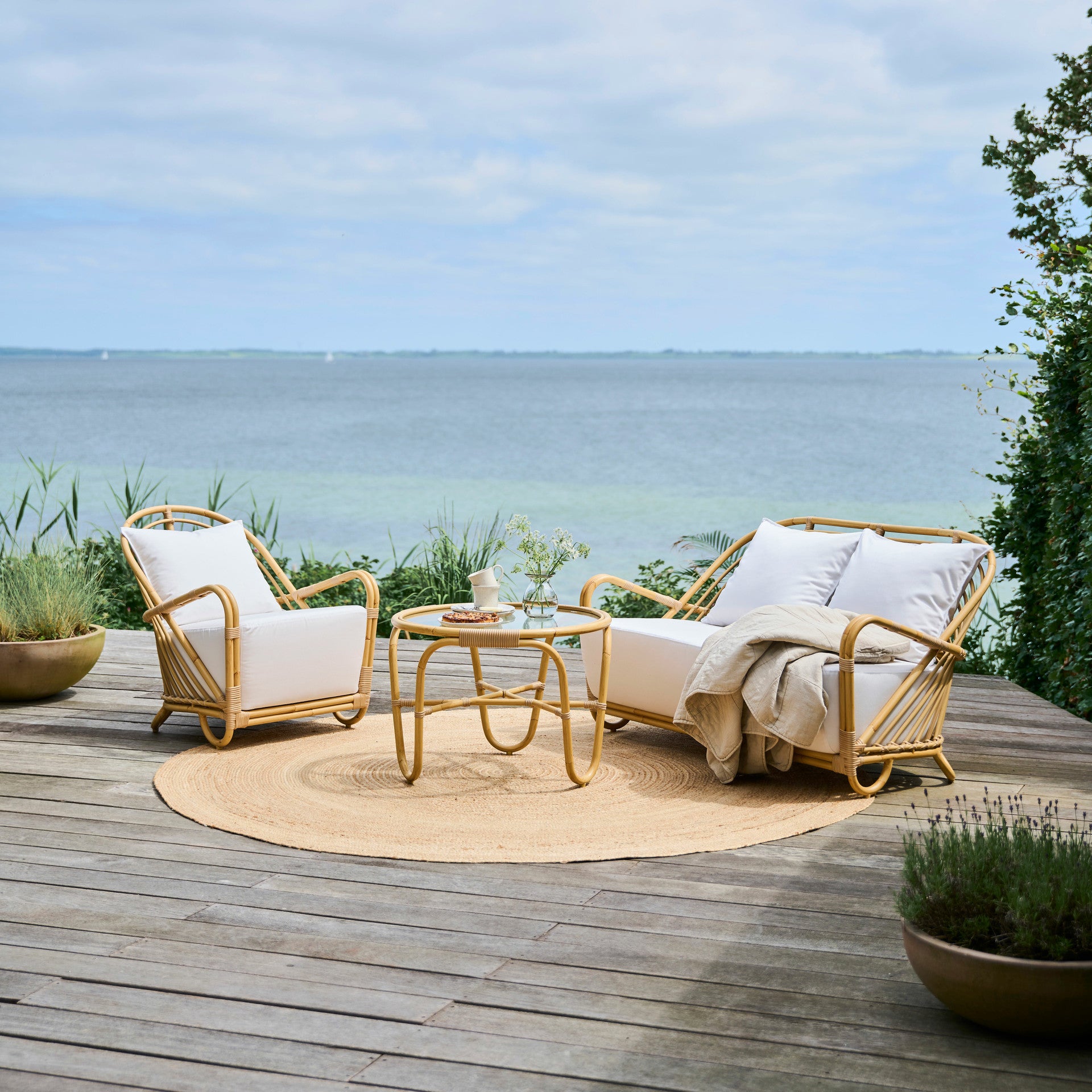 Arne Jacobsen Charlottenborg Table Exterior by Sika Design - view 4