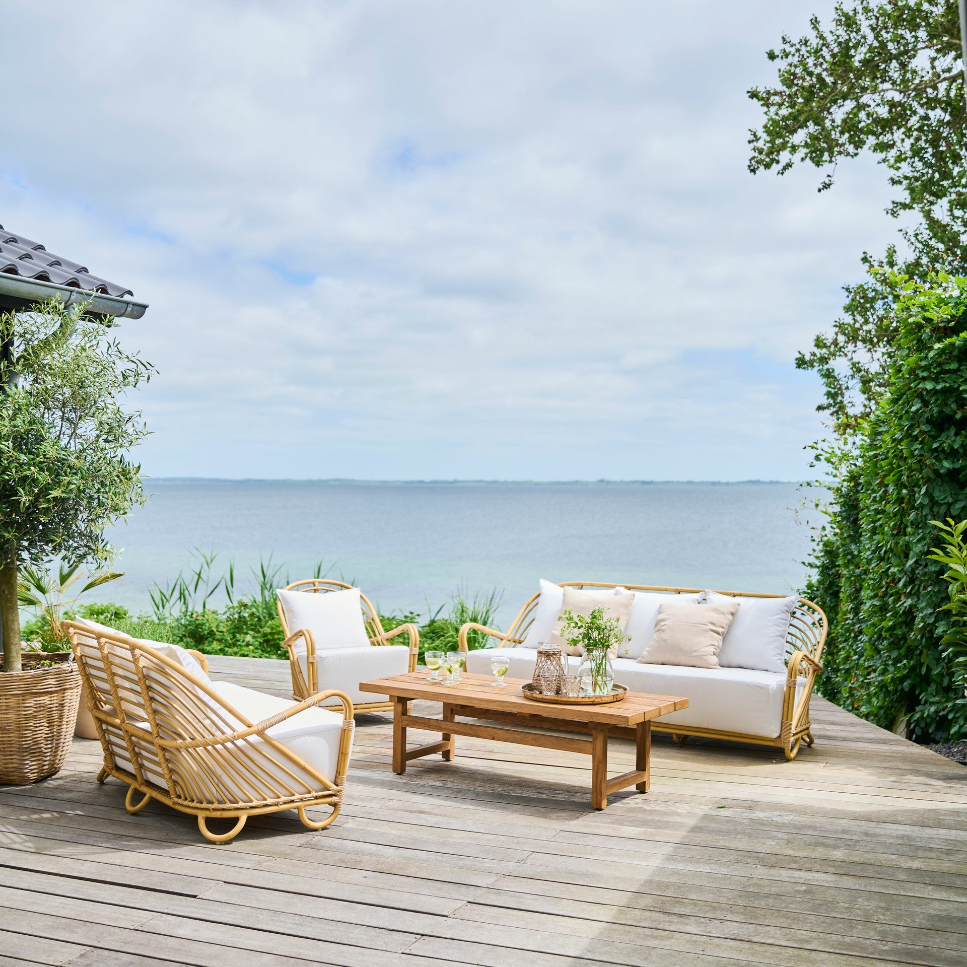 Arne Jacobsen Charlottenborg 3-Seater Sofa Exterior by Sika Design - view 2