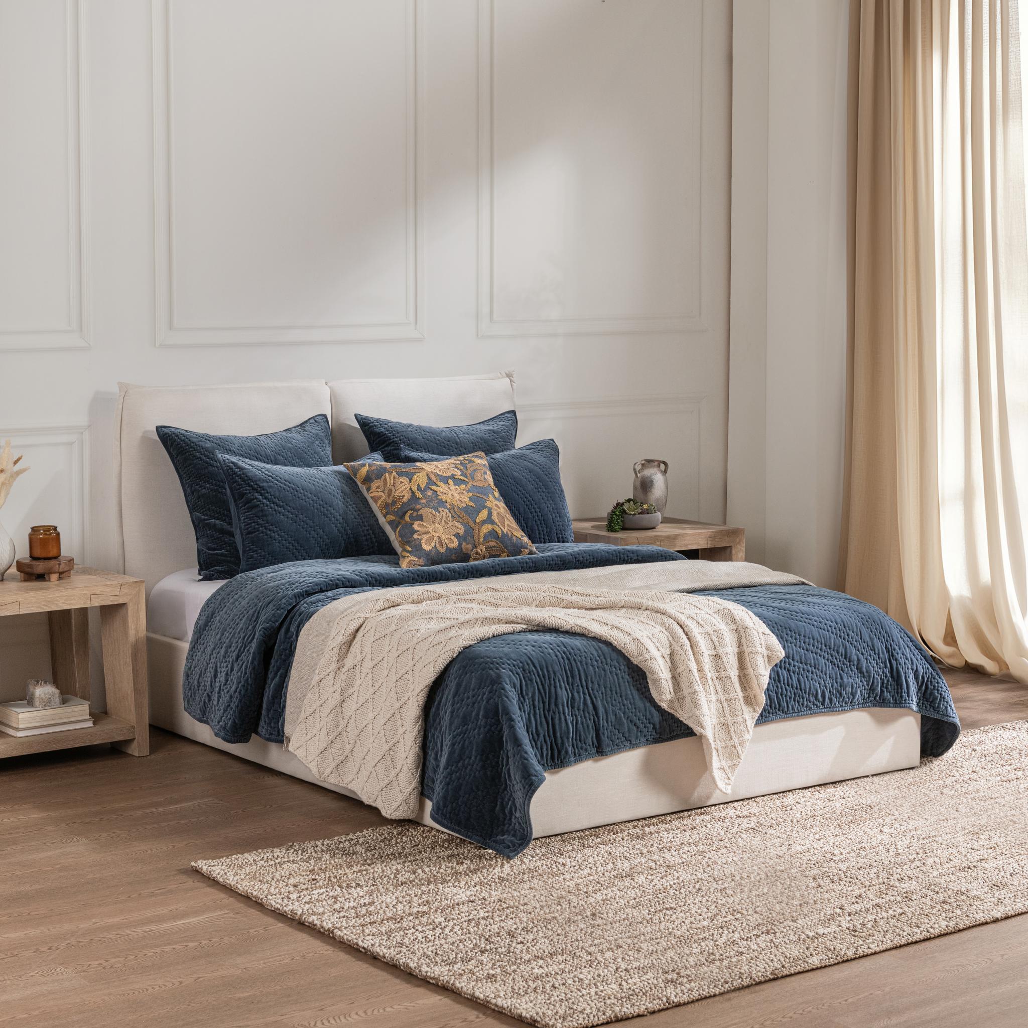 Elms Velvet Quilt Collection - Crisp Blue - King / Set