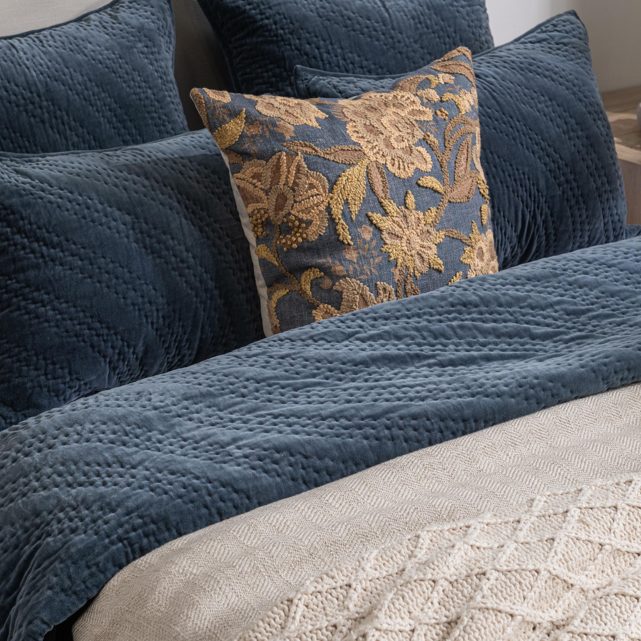 Elms Velvet Quilt Collection - Crisp Blue - King / Set