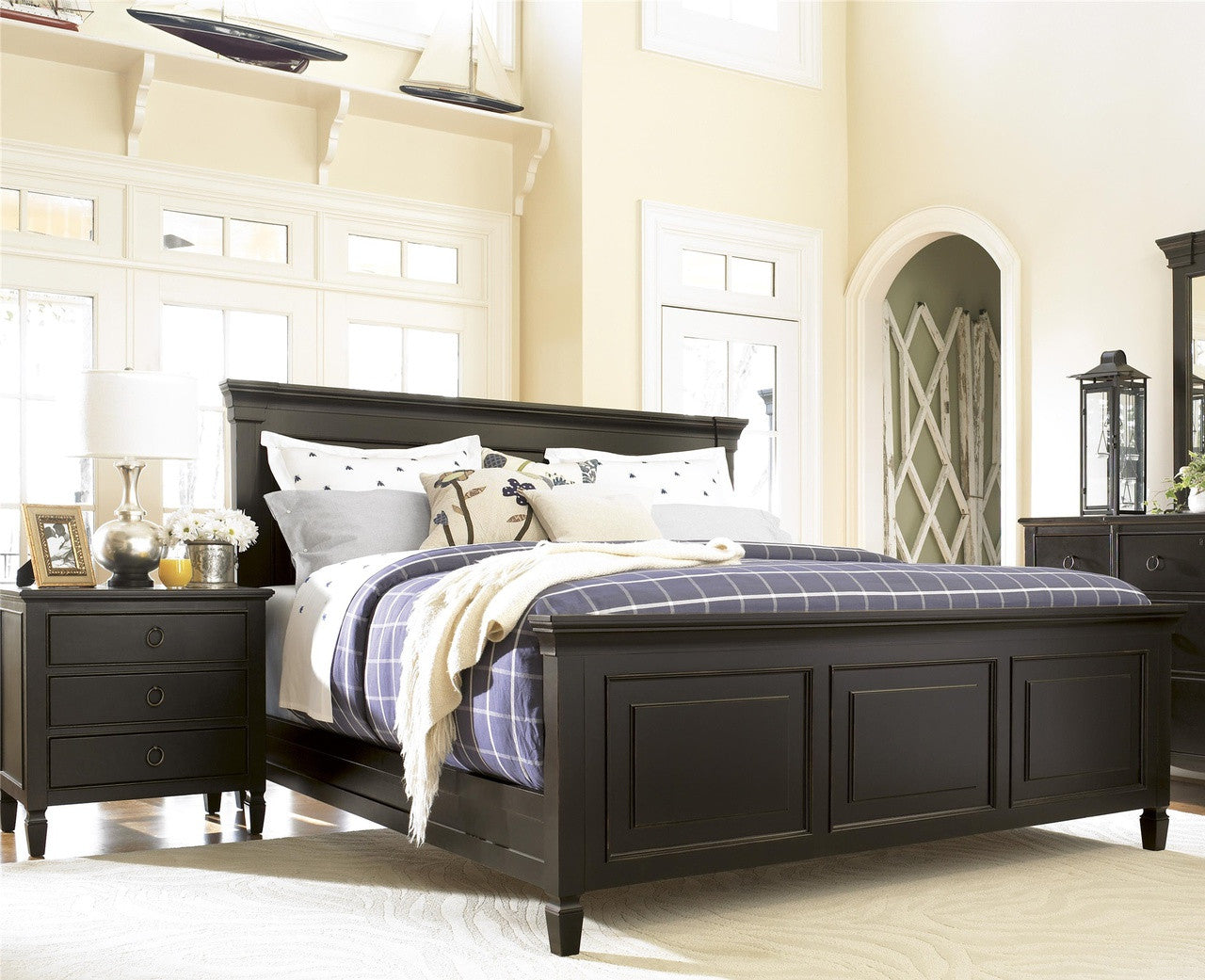 Country-Chic Wooden Black Queen Size Panel Beds