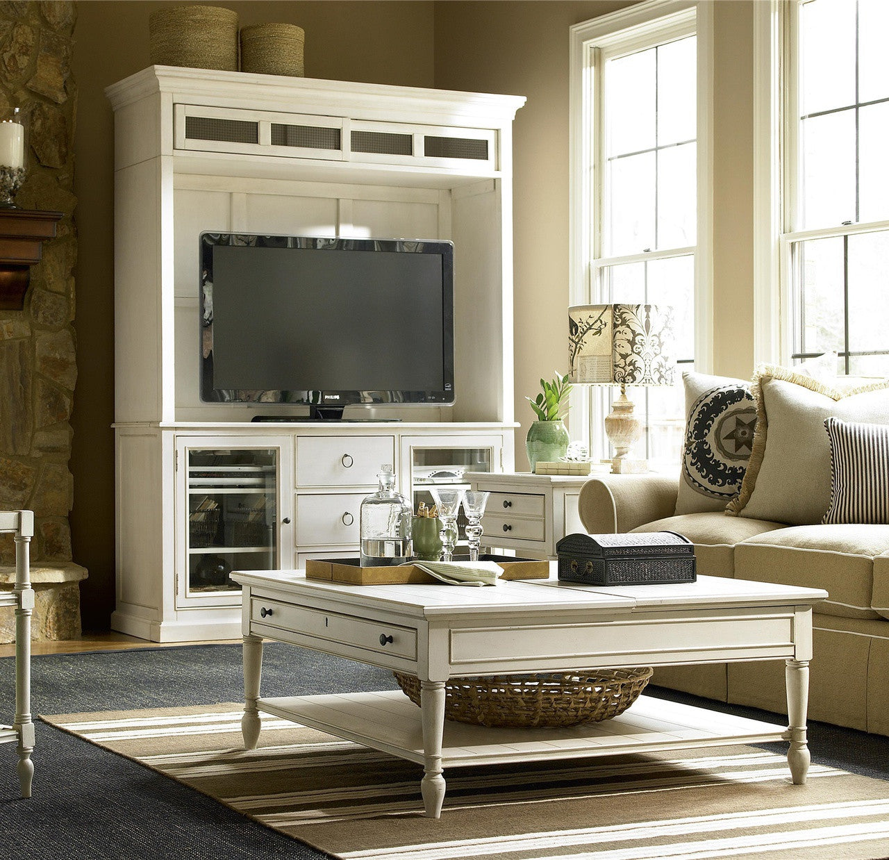 Country-Chic white lift top coffee table