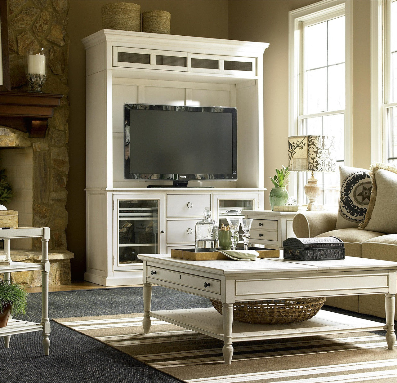 Country-Chic Maple Wood White entertainment TV hutch