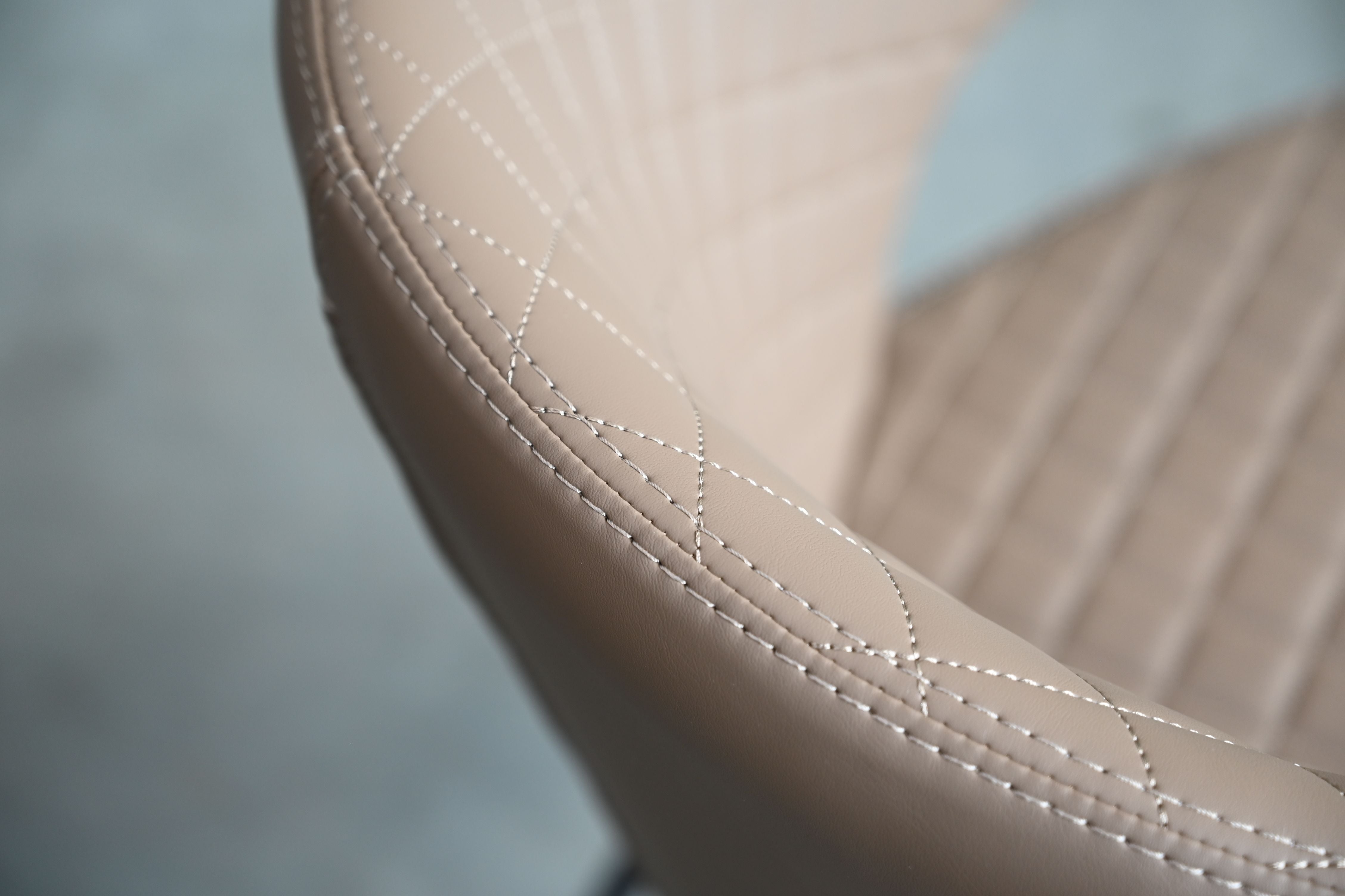 Hug Counter Stool