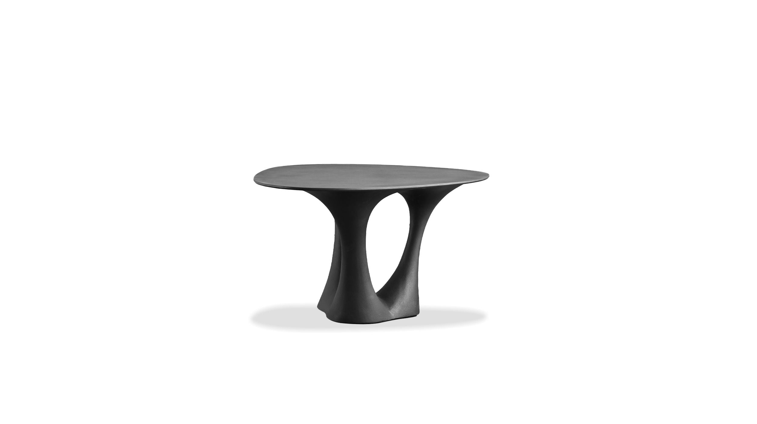 Groot Dining Table