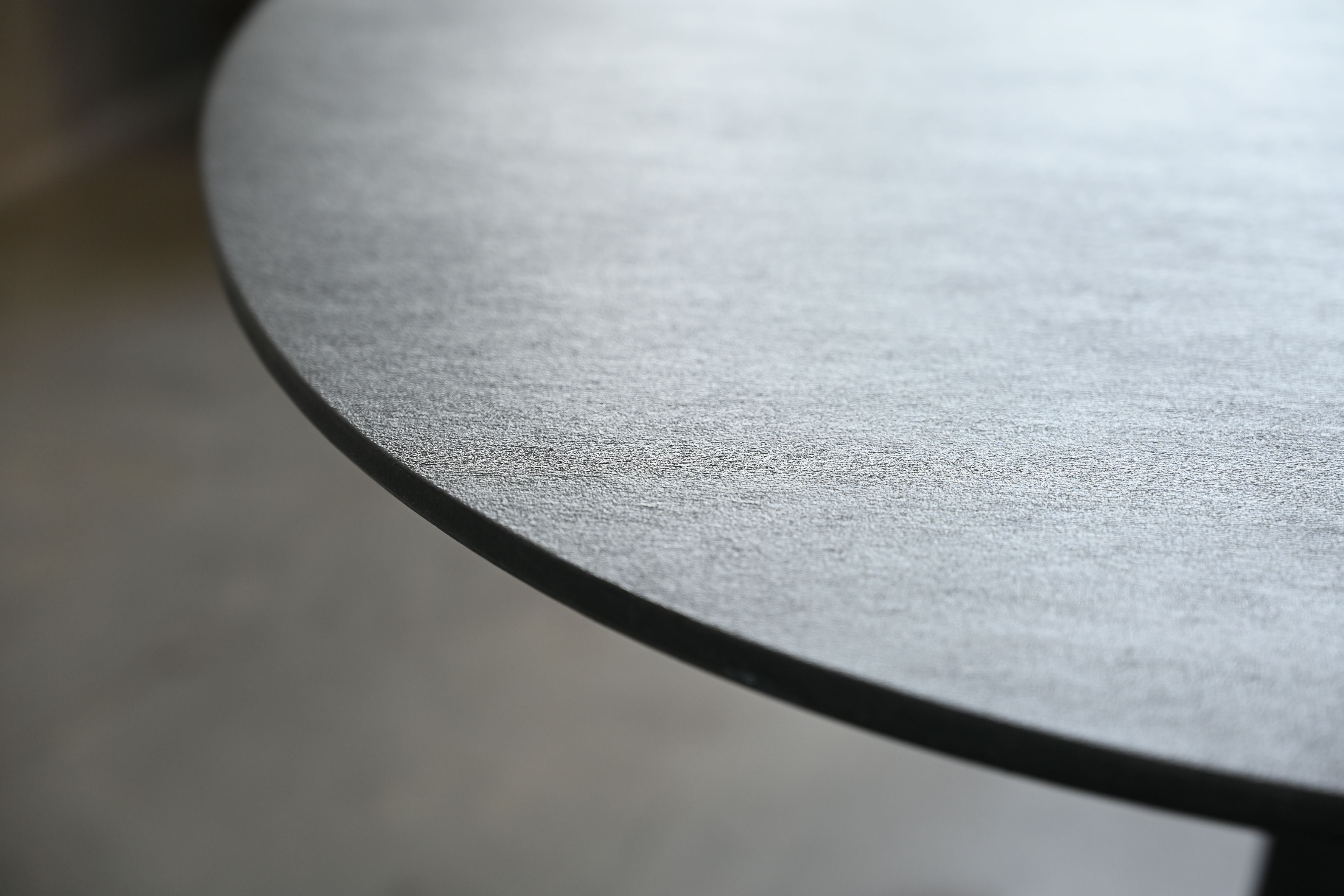 Groot Dining Table
