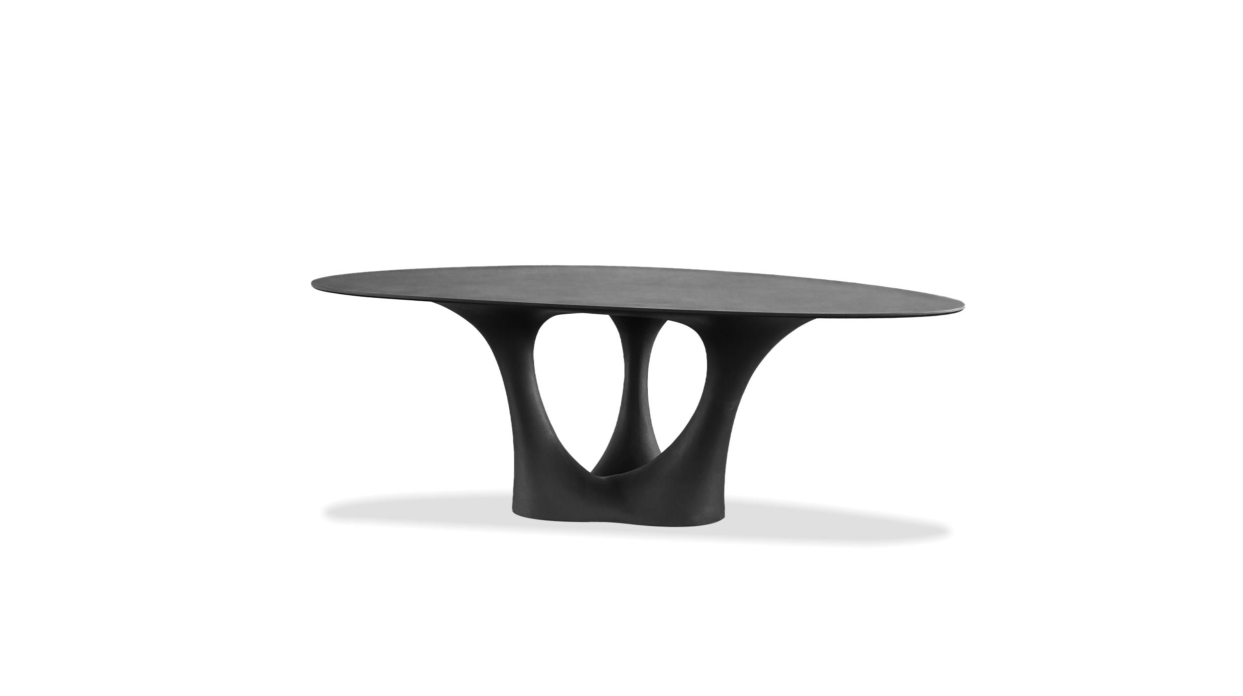 Groot Dining Table