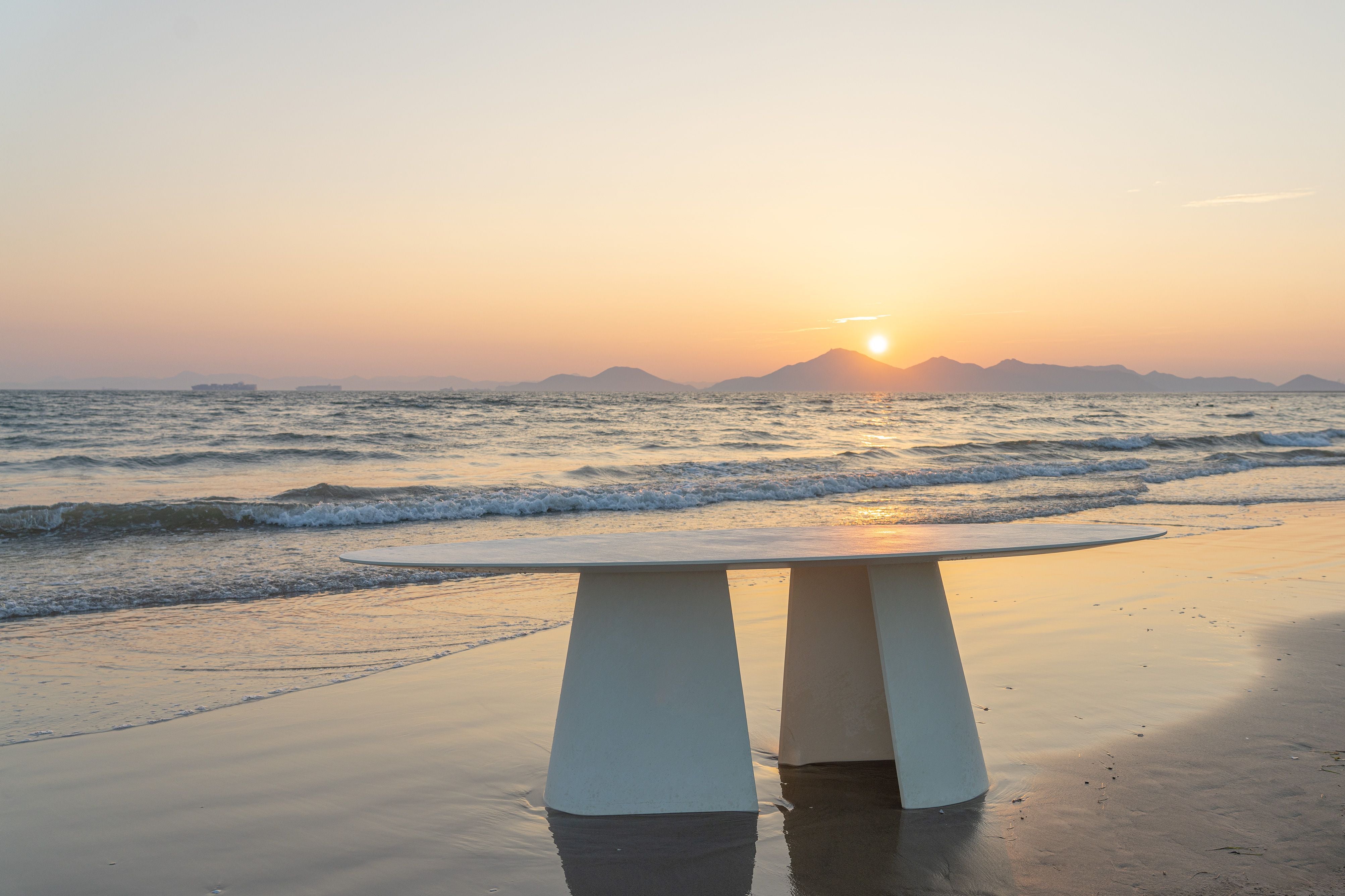 Tumuli Dining Table Oval