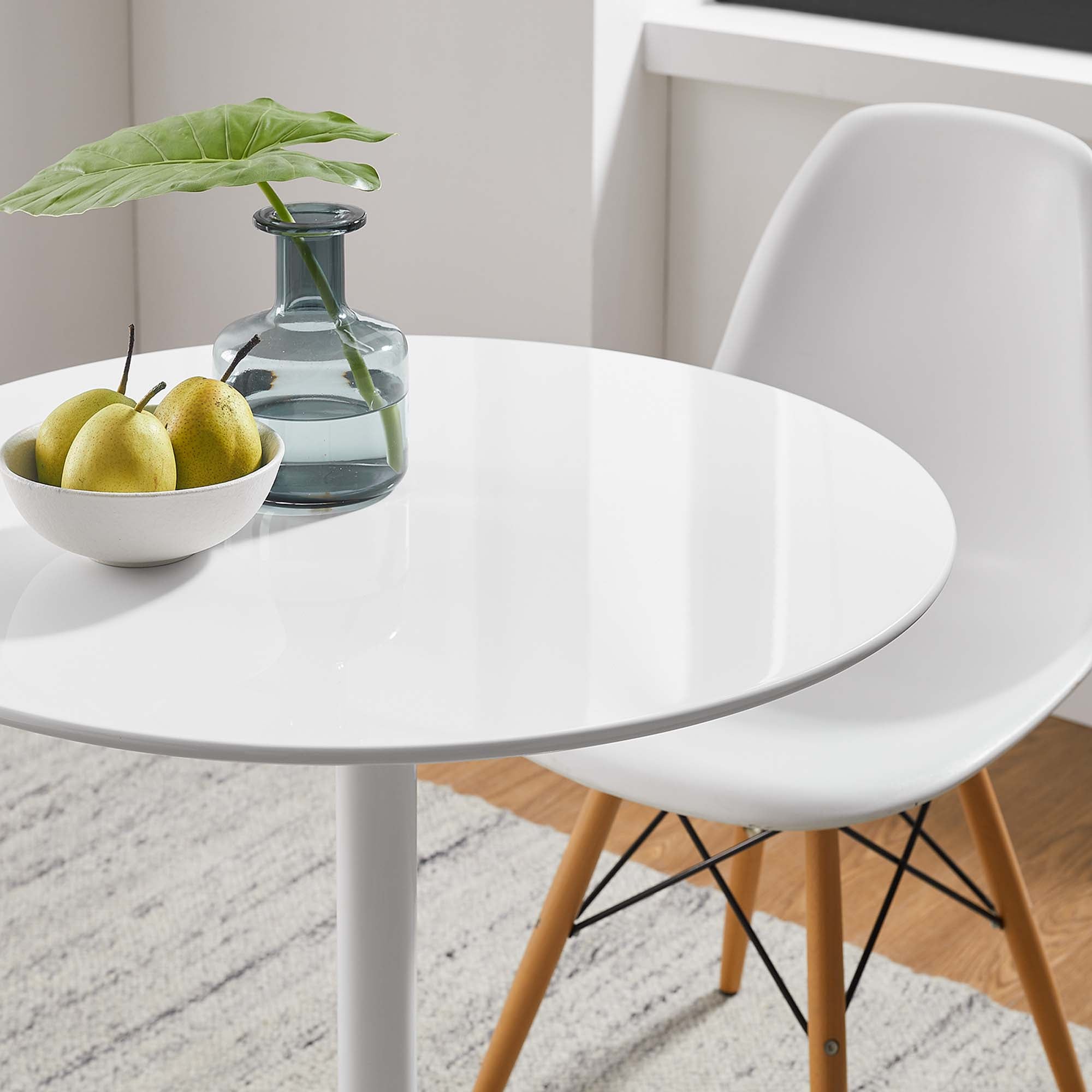 Lippa Round 28" Dining Table
