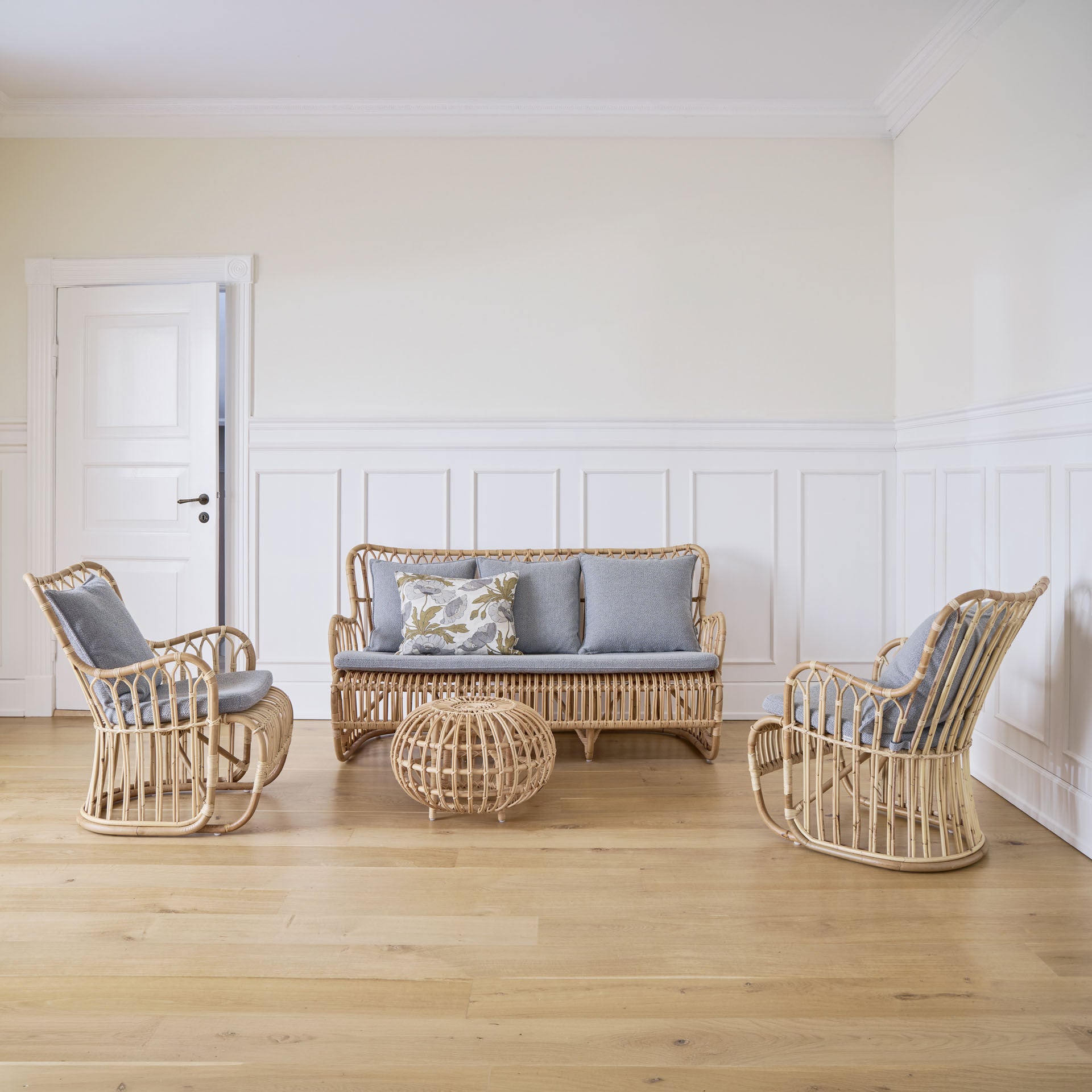 Kindt-Larsen Tulip Chair by Sika Design - view 3
