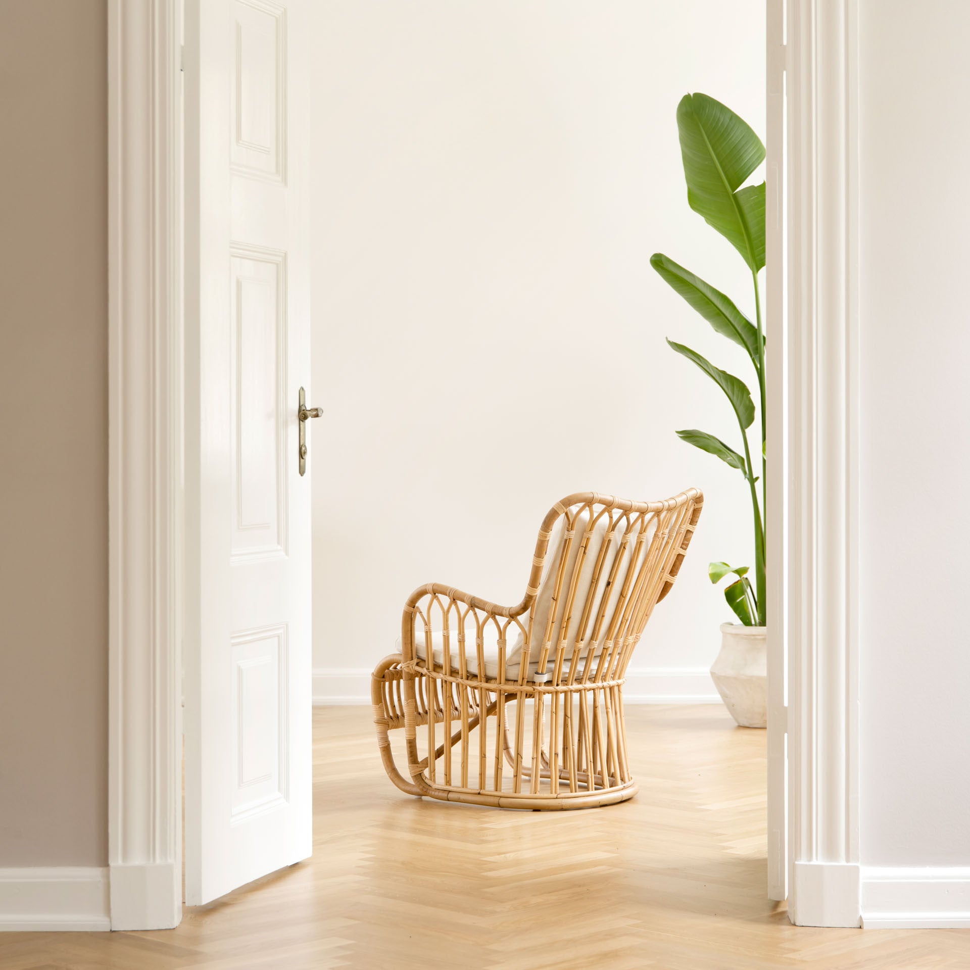 Kindt-Larsen Tulip Chair by Sika Design - view 5