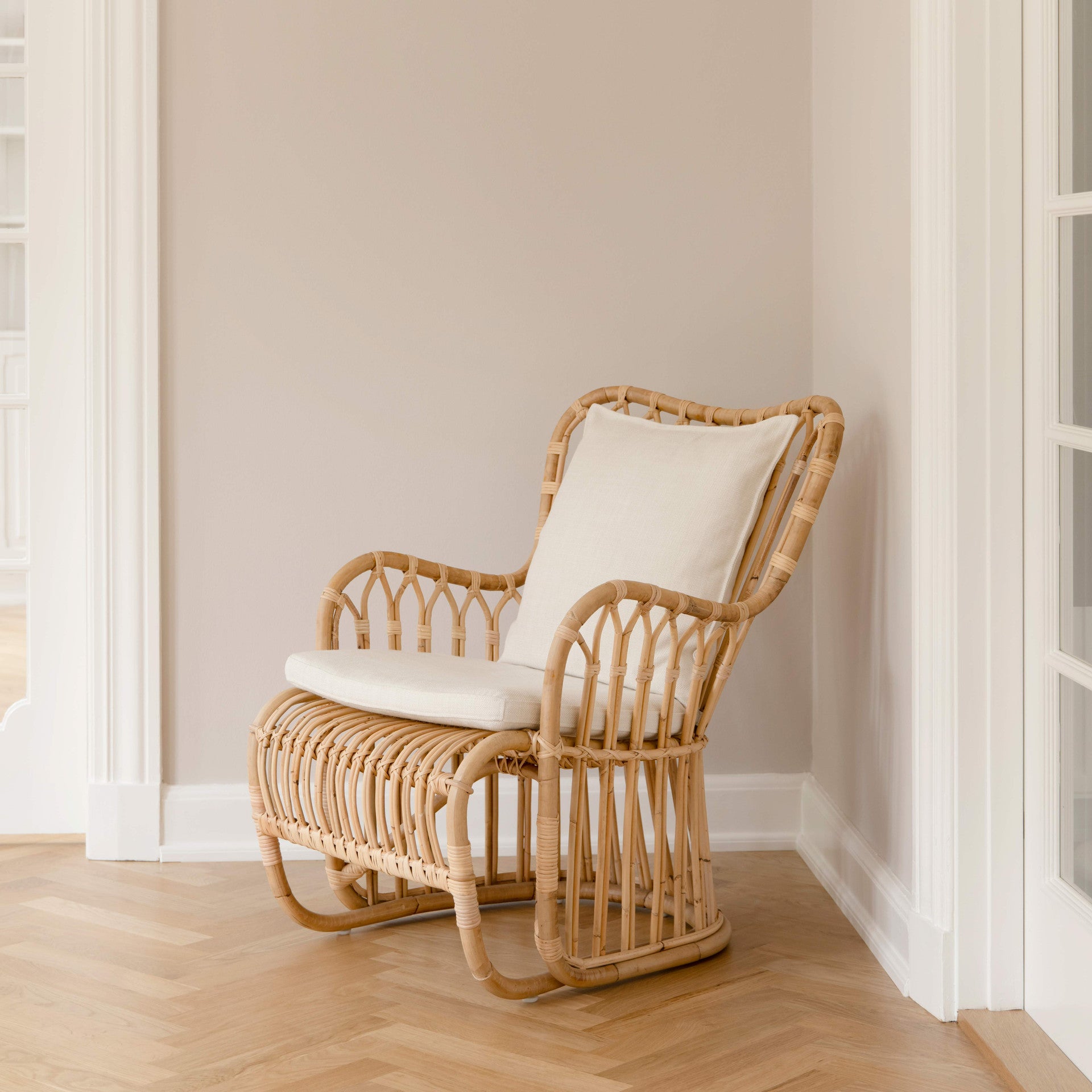 Kindt-Larsen Tulip Chair by Sika Design - view 2