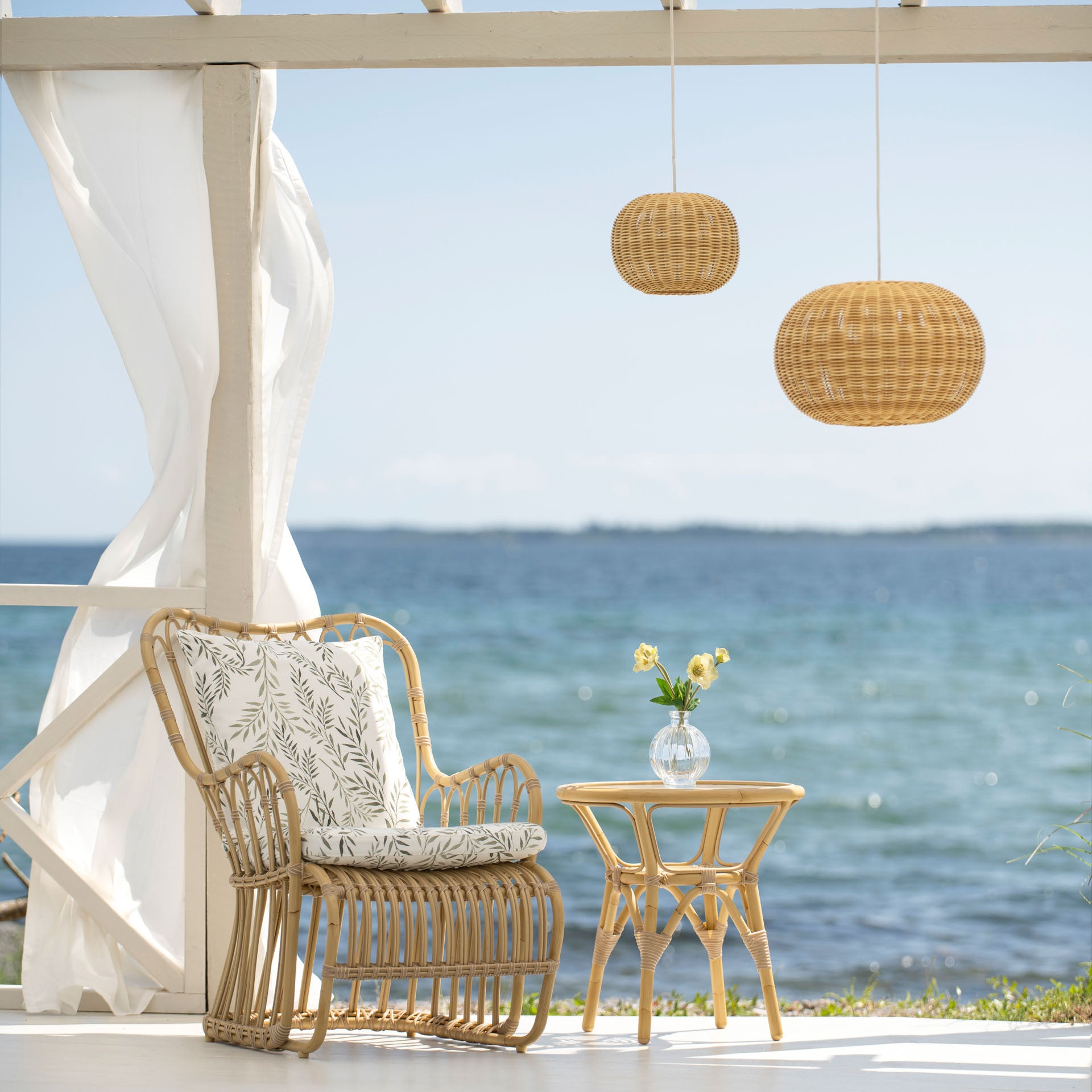 Kindt-Larsen Tulip Chair Exterior by Sika Design - view 2