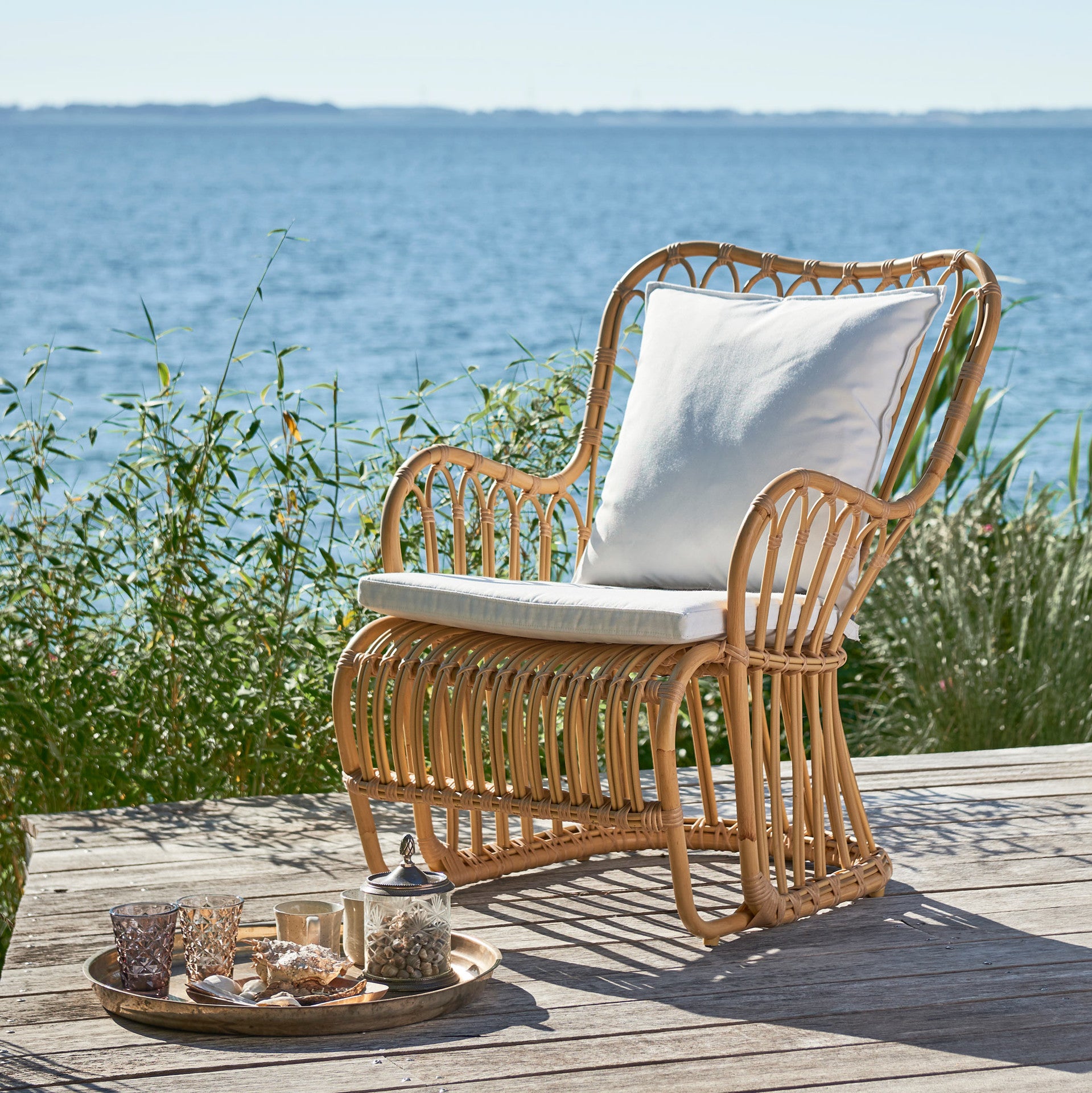 Kindt-Larsen Tulip Chair Exterior by Sika Design - view 3