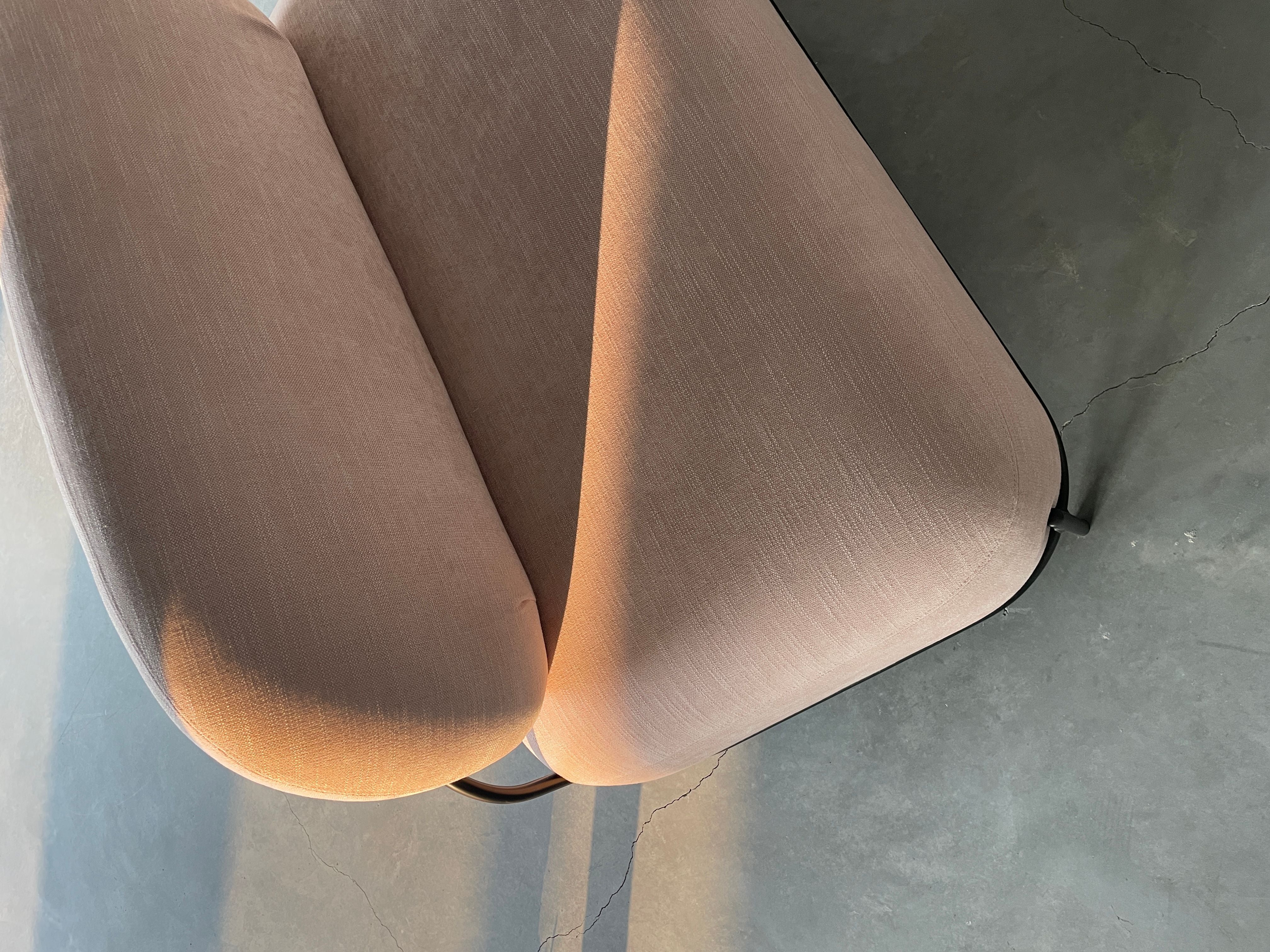 Oshi Loveseat