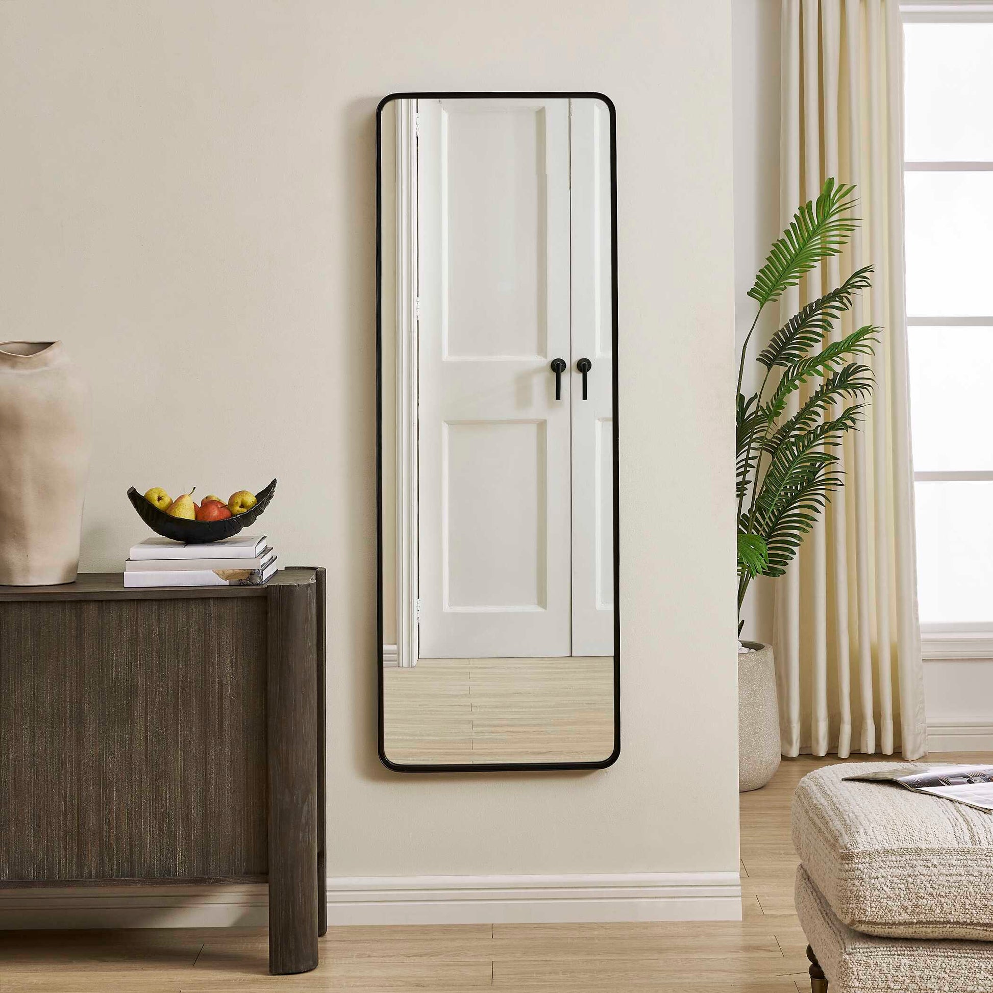 Joric Round Satin Black Wall Mirror