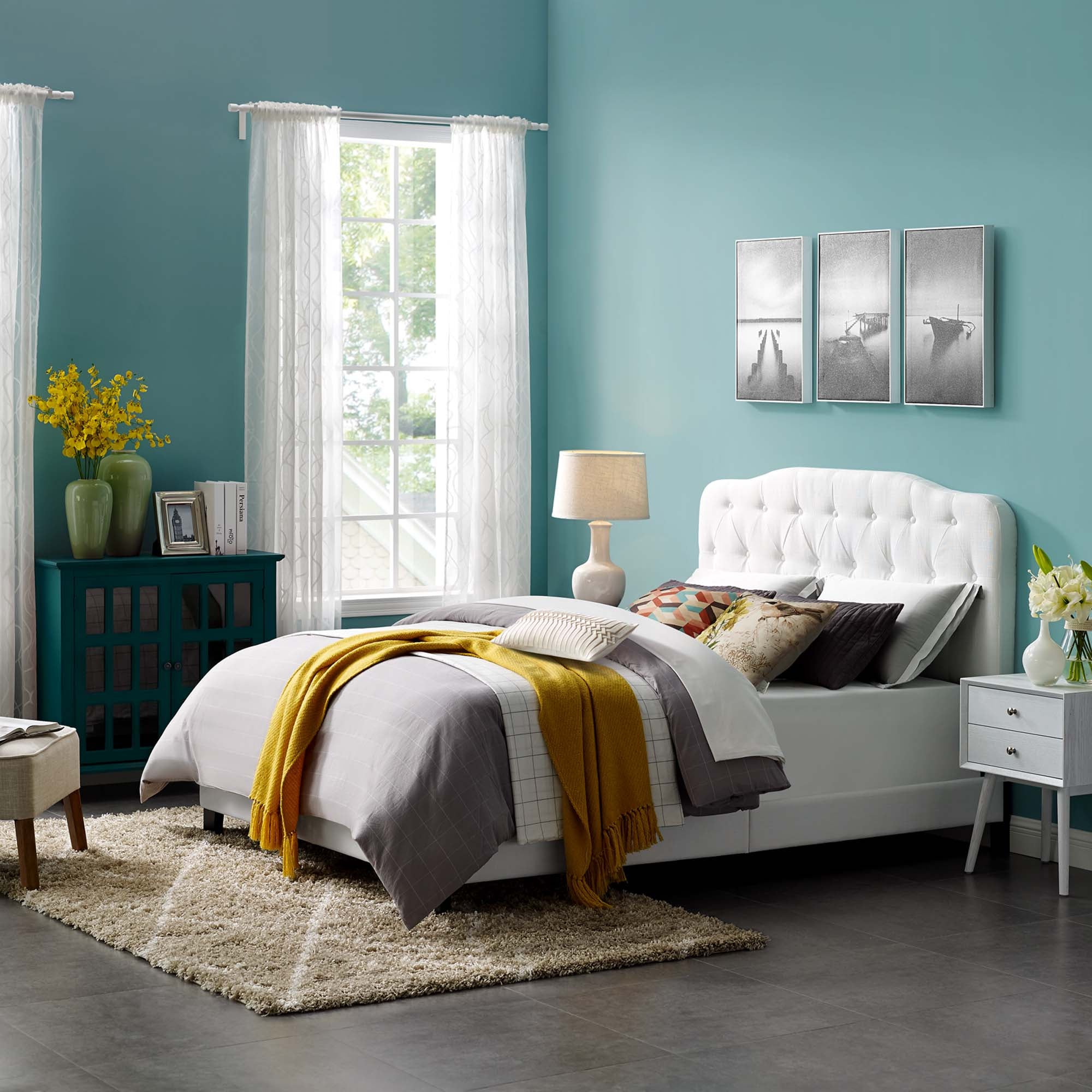 Amelia Upholstered Fabric Queen Bed