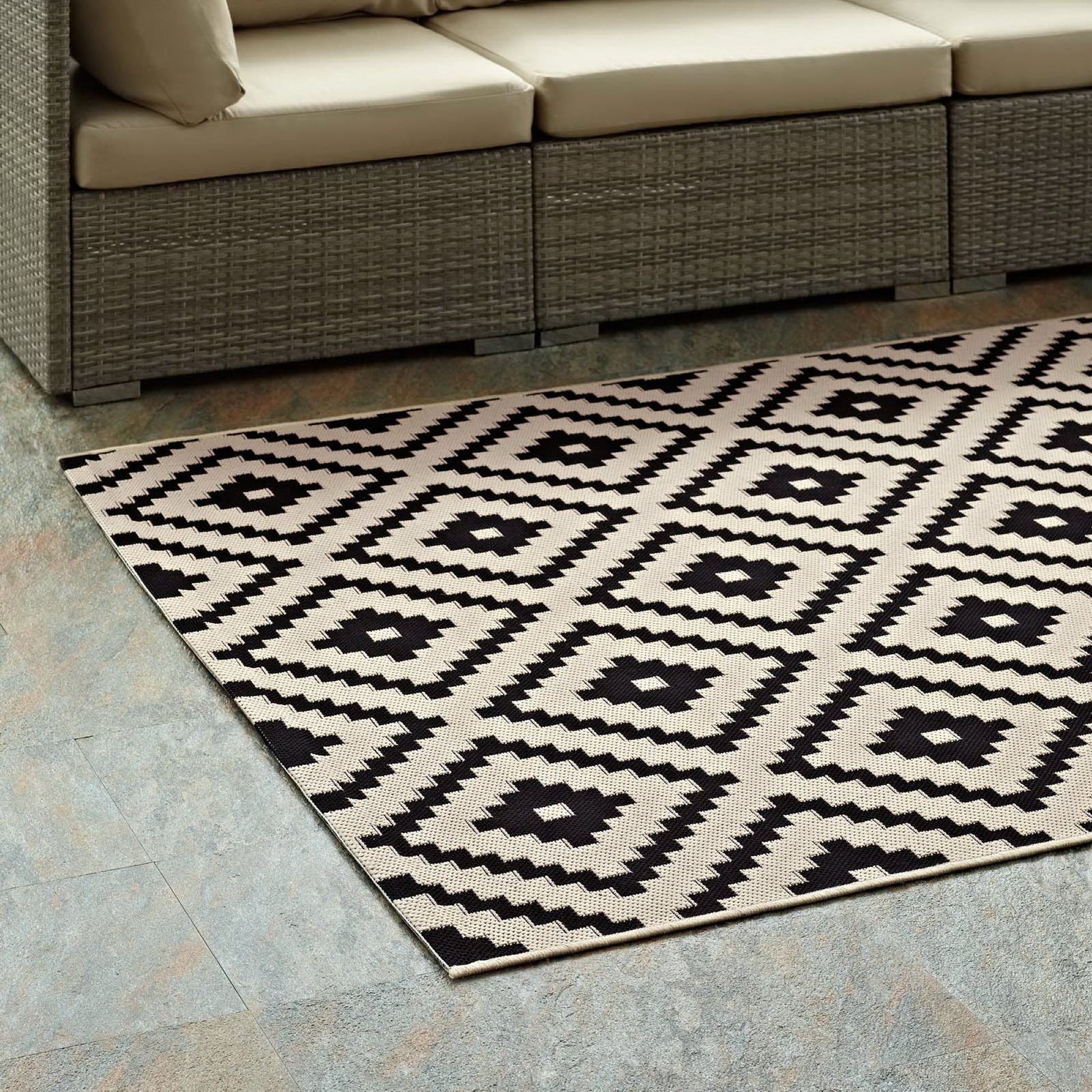 Perplex Geometric Diamond Trellis Indoor and Outdoor 8x10 Area Rug