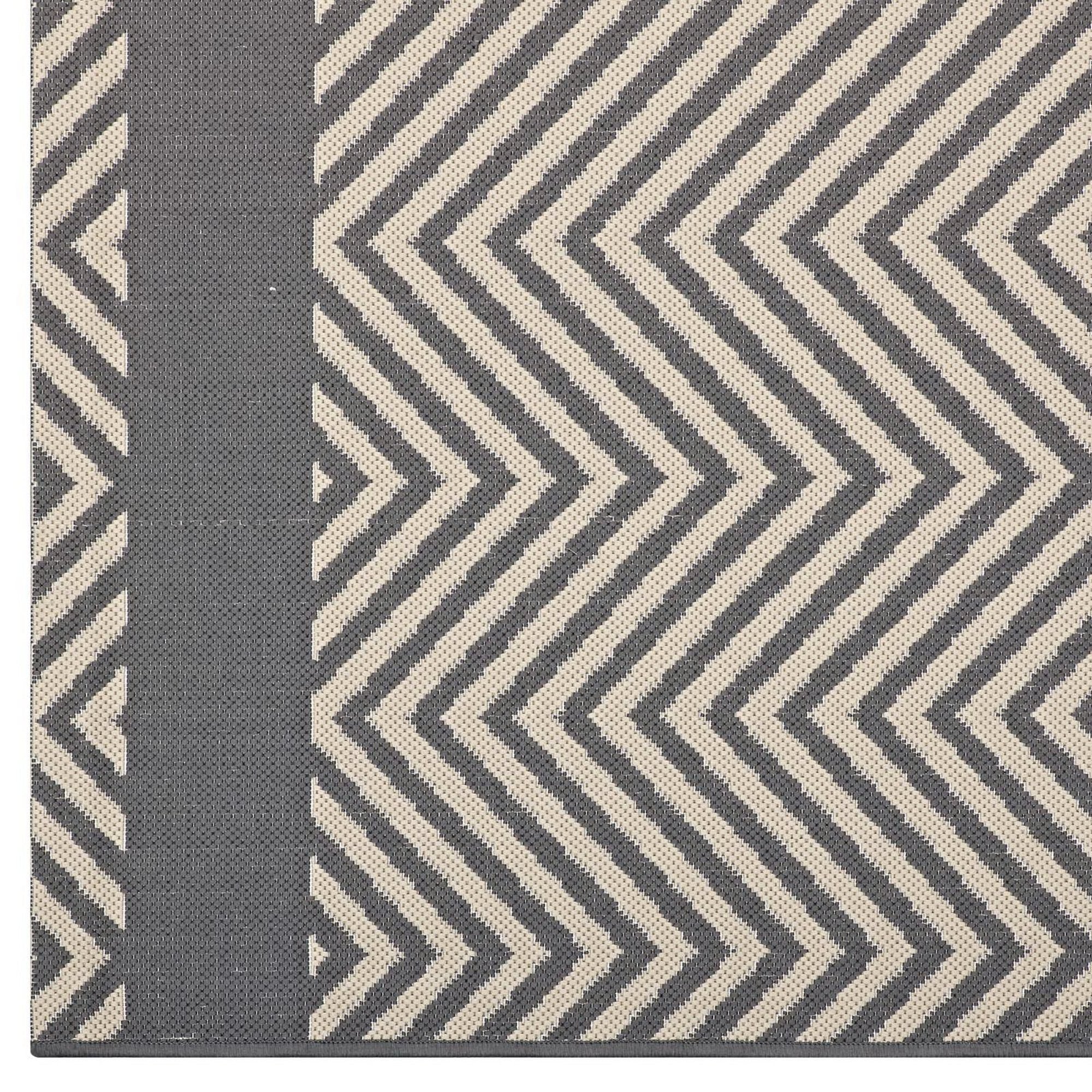 Optica Chevron With End Borders Indoor and Outdoor 5x8 Area Rug