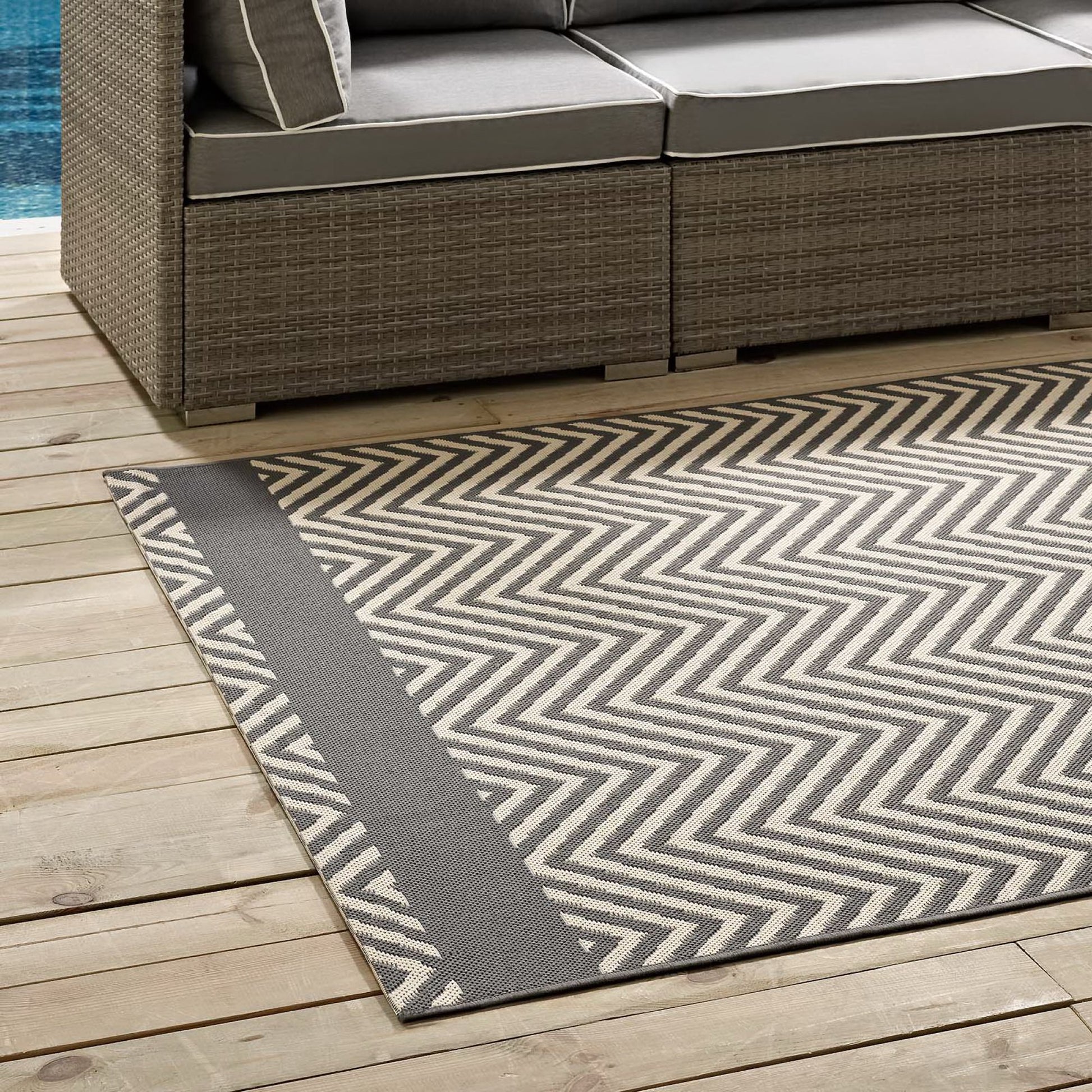 Optica Chevron With End Borders Indoor and Outdoor 5x8 Area Rug