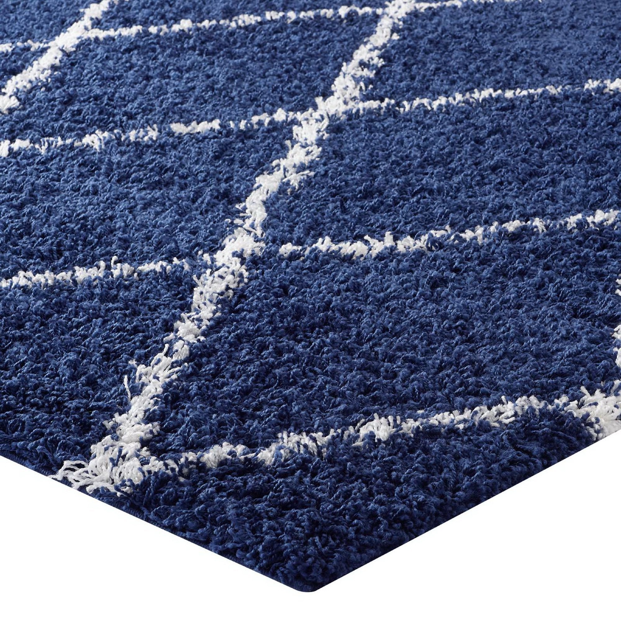 Toryn Diamond Lattice 5x8 Shag Area Rug - Dark Gray and Ivory